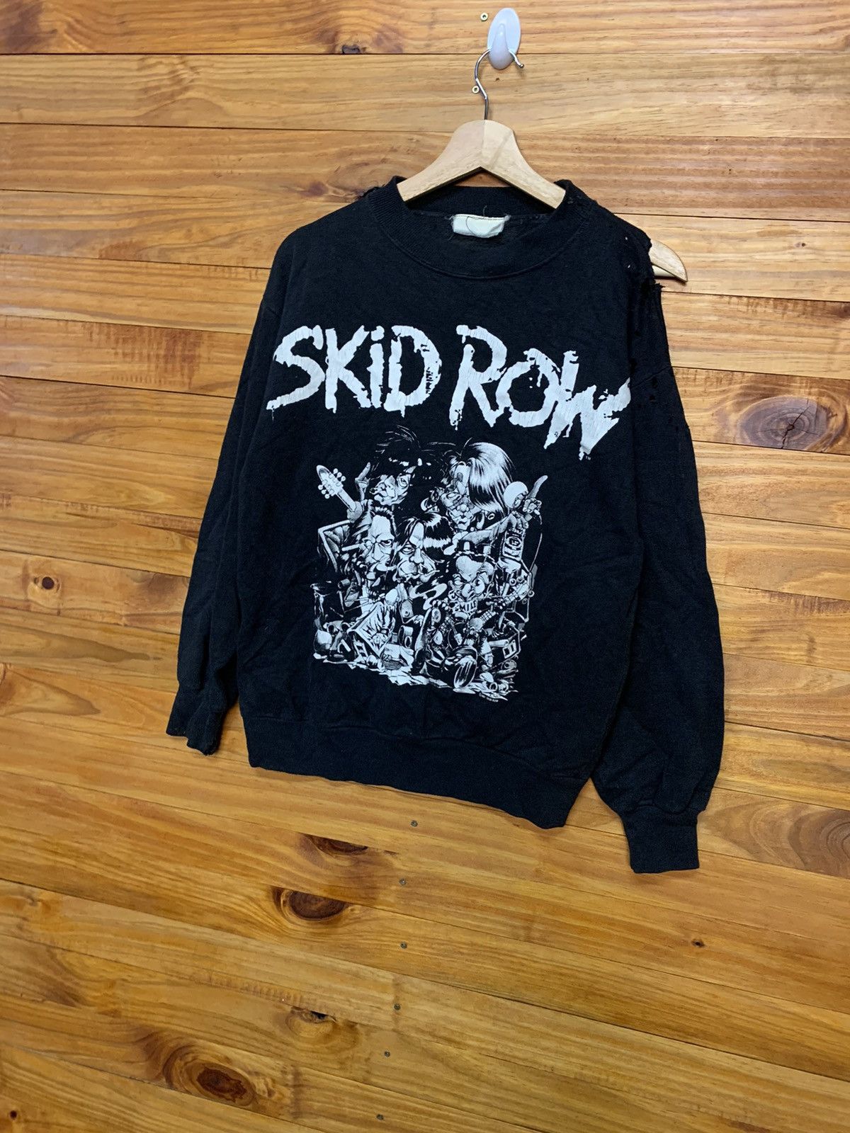 Band Tees Vintage 1991 Skid Row Distressed Sweatshirts Made In USA Size US S / EU 44-46 / 1 - 5 Thumbnail