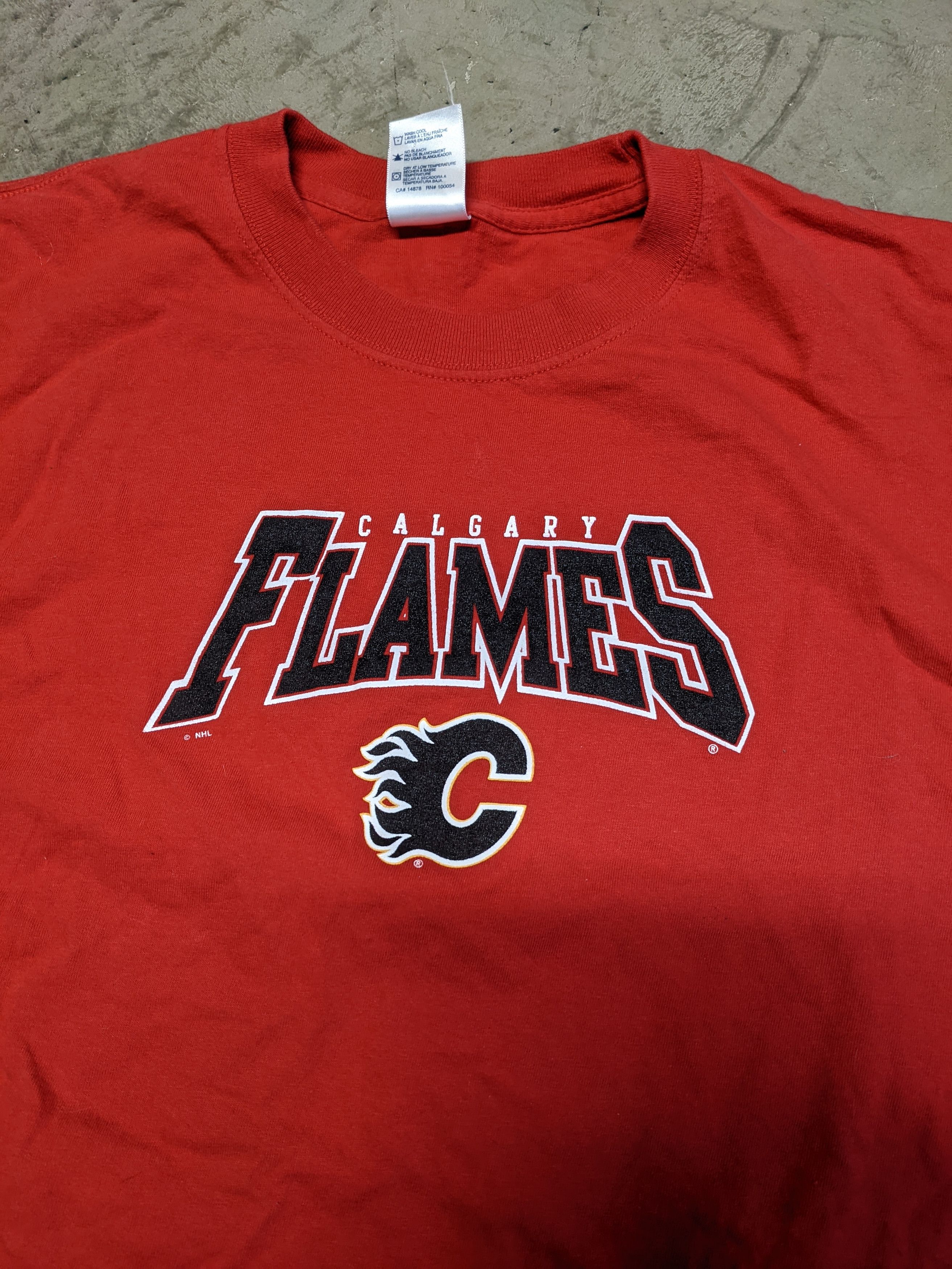 NHL Vintage 2000's Calgary Flames NHL Shirt Hockey Red Size US XL / EU 56 / 4 - 2 Thumbnail