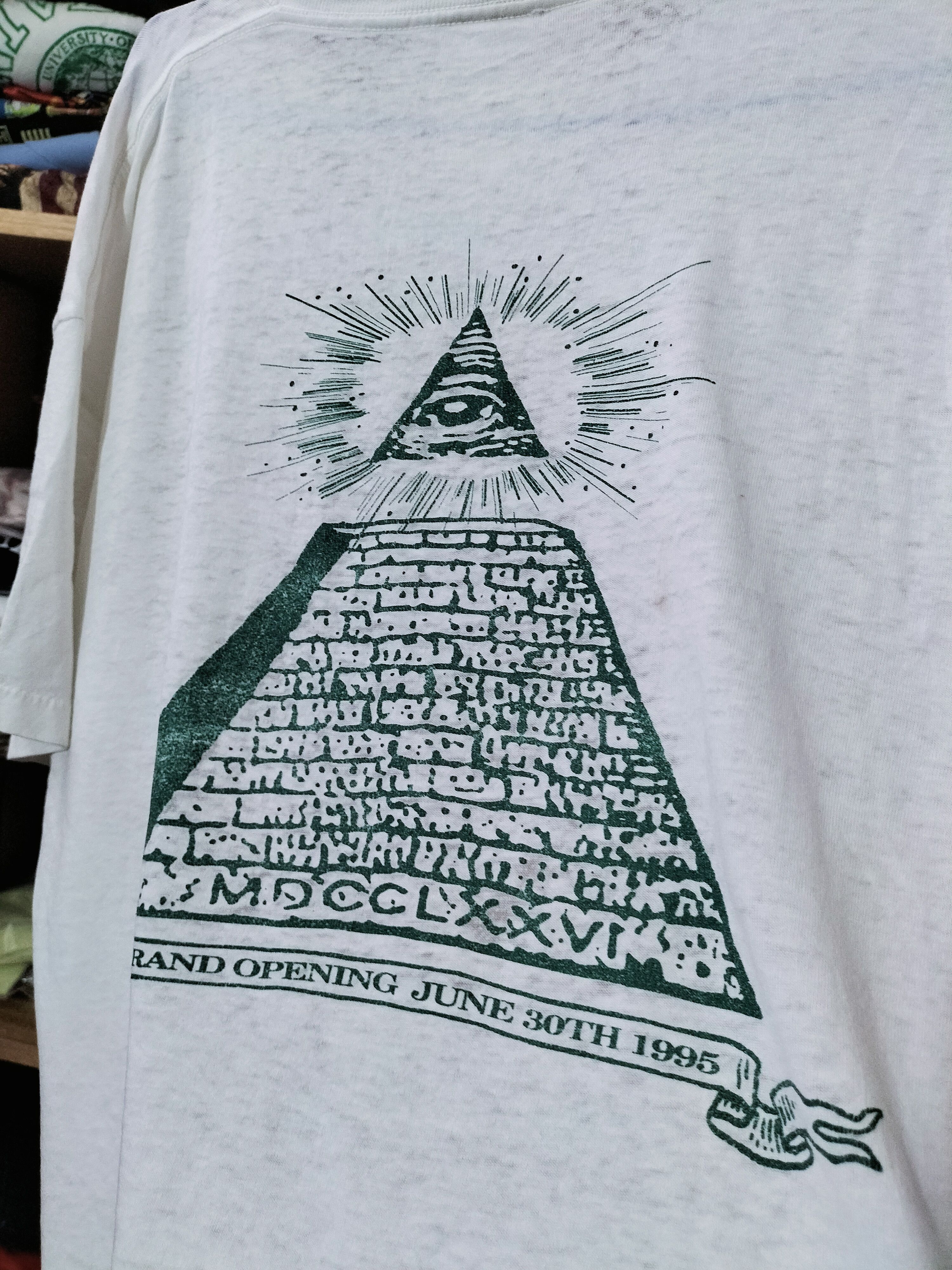 Vintage Vintage 90s The Mint Illuminati Paperthin Pyramid Size US L / EU 52-54 / 3 - 7 Thumbnail