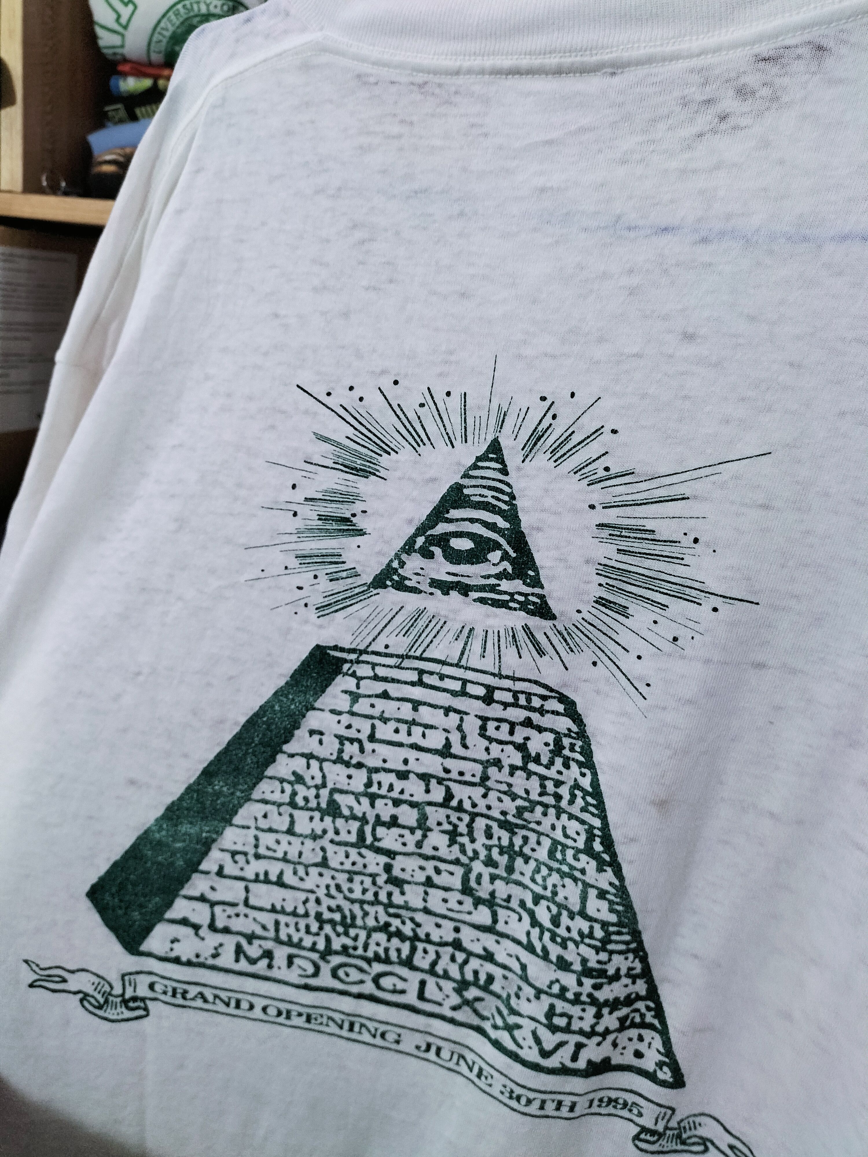 Vintage Vintage 90s The Mint Illuminati Paperthin Pyramid Size US L / EU 52-54 / 3 - 6 Thumbnail