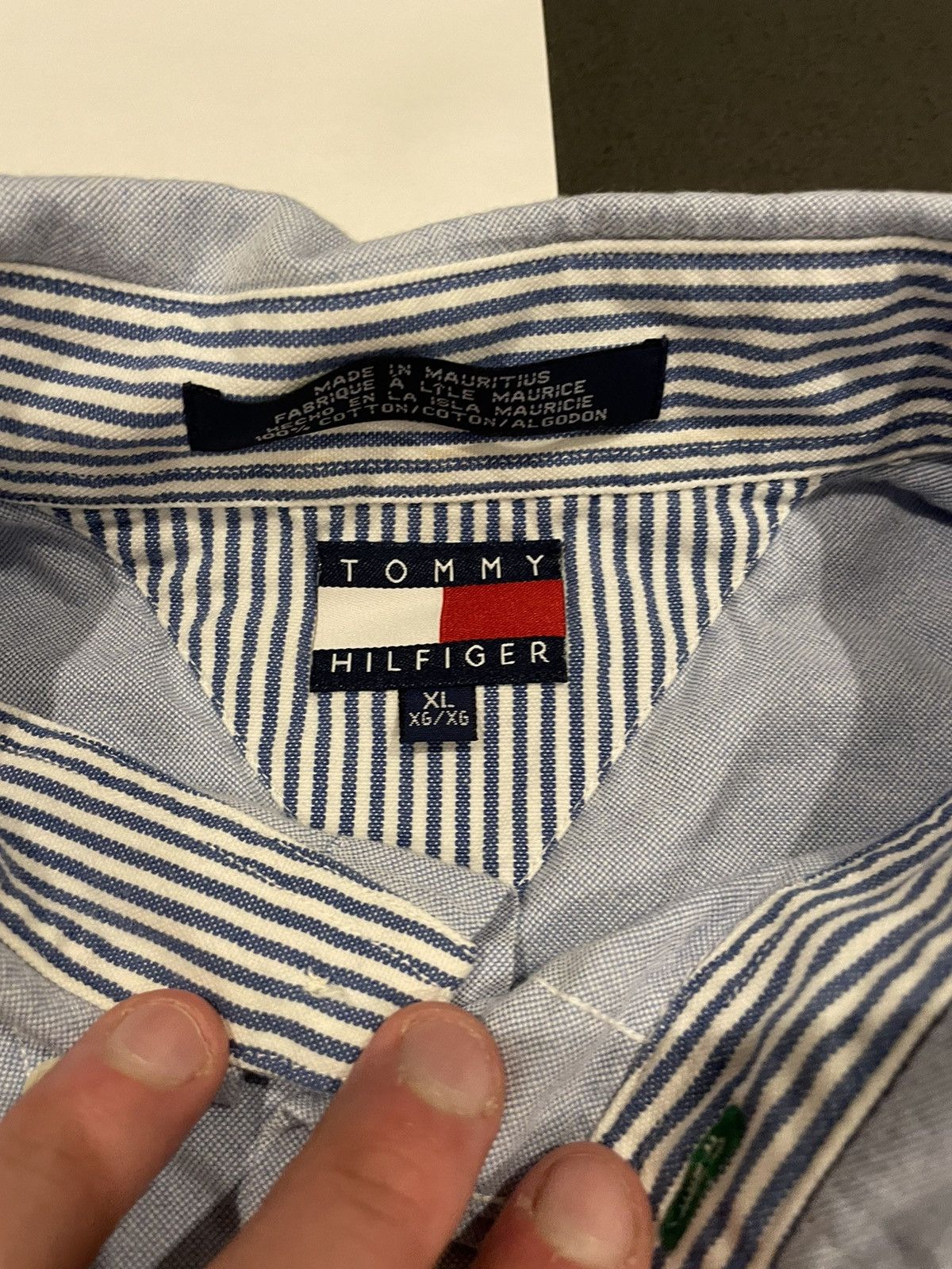Tommy Hilfiger × Vintage Vintage Tommy Hilfiger Oxford Button Up Shirt Size US XL / EU 56 / 4 - 2 Thumbnail