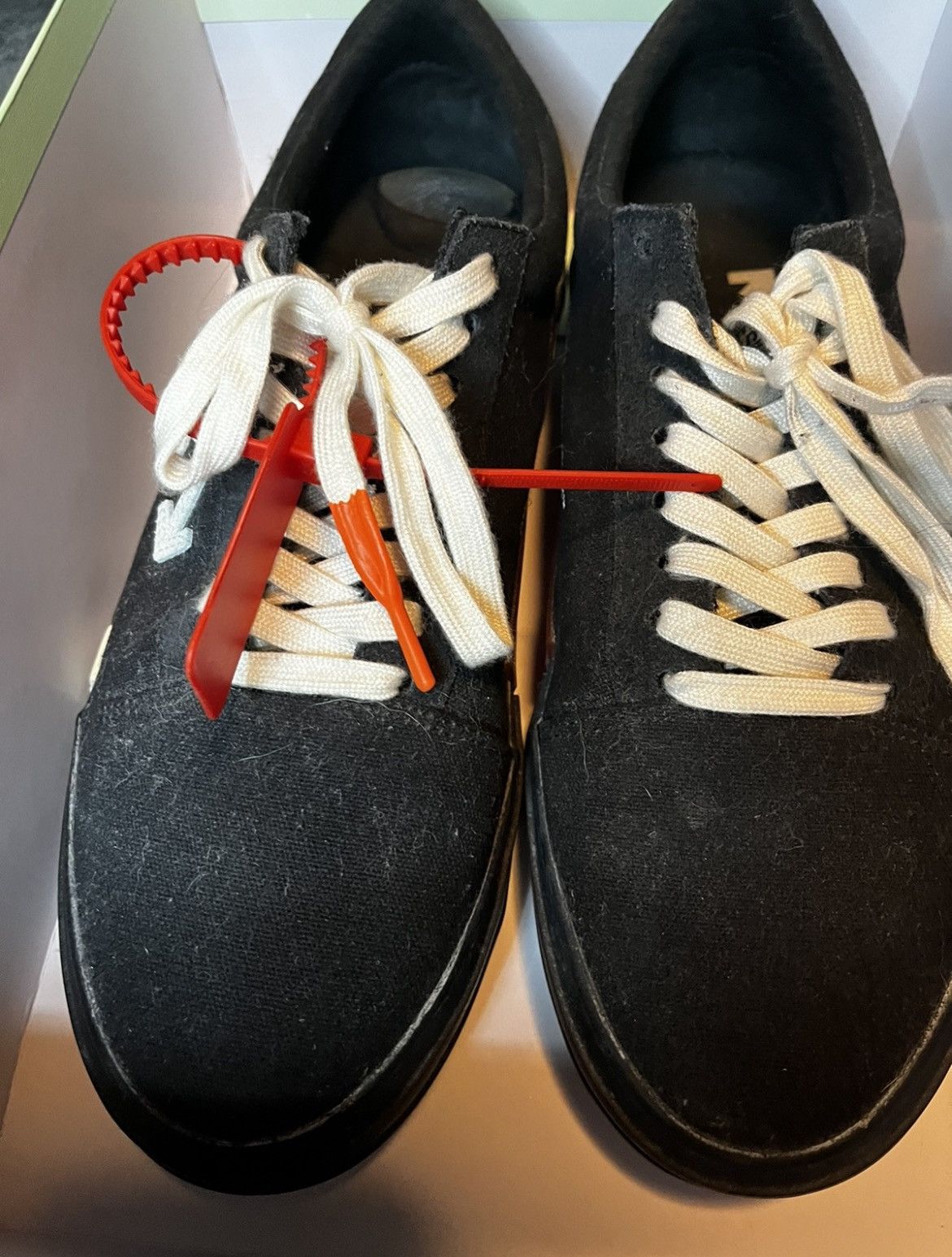 Off-White Off-White Vulc Low Top Black (Final Price Drop) Size US 10 / EU 43 - 8 Thumbnail