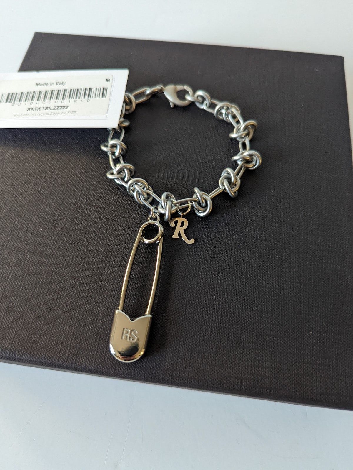 アクセサリー RAF SIMONS KNOT CHARM BRACELET Knot Charm Bracelet - Nickel – Feature