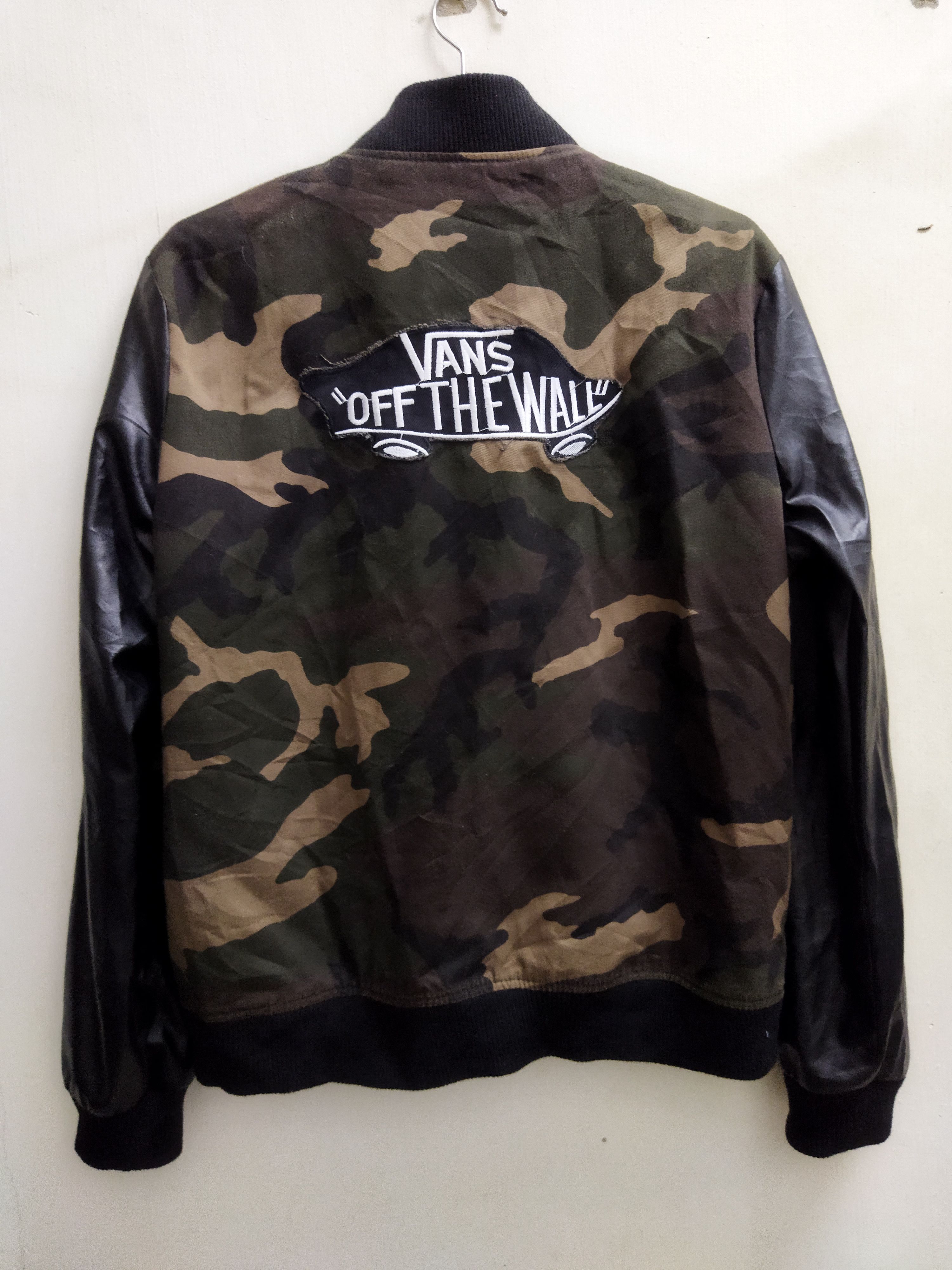 Vans hotsell windbreaker camo