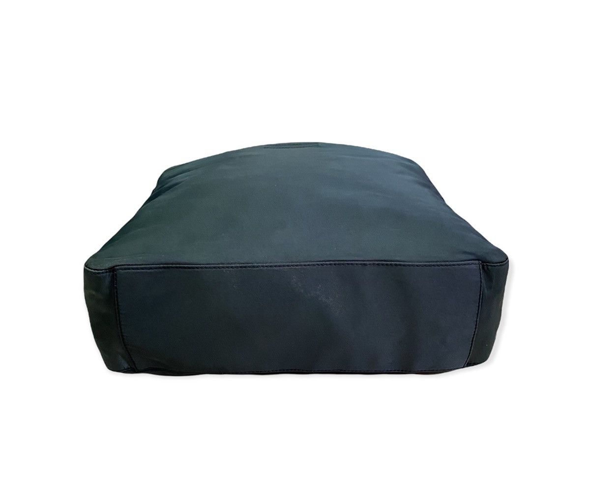 Prada AUTHENTIC VINTAGE PRADA GREEN NYLON HANDBAG Size ONE SIZE - 3 Thumbnail