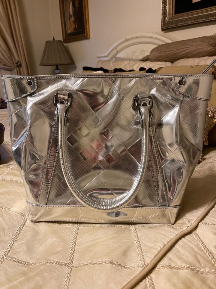 Burberry Check Silver Patent Leather Tote Size ONE SIZE - 1 Preview