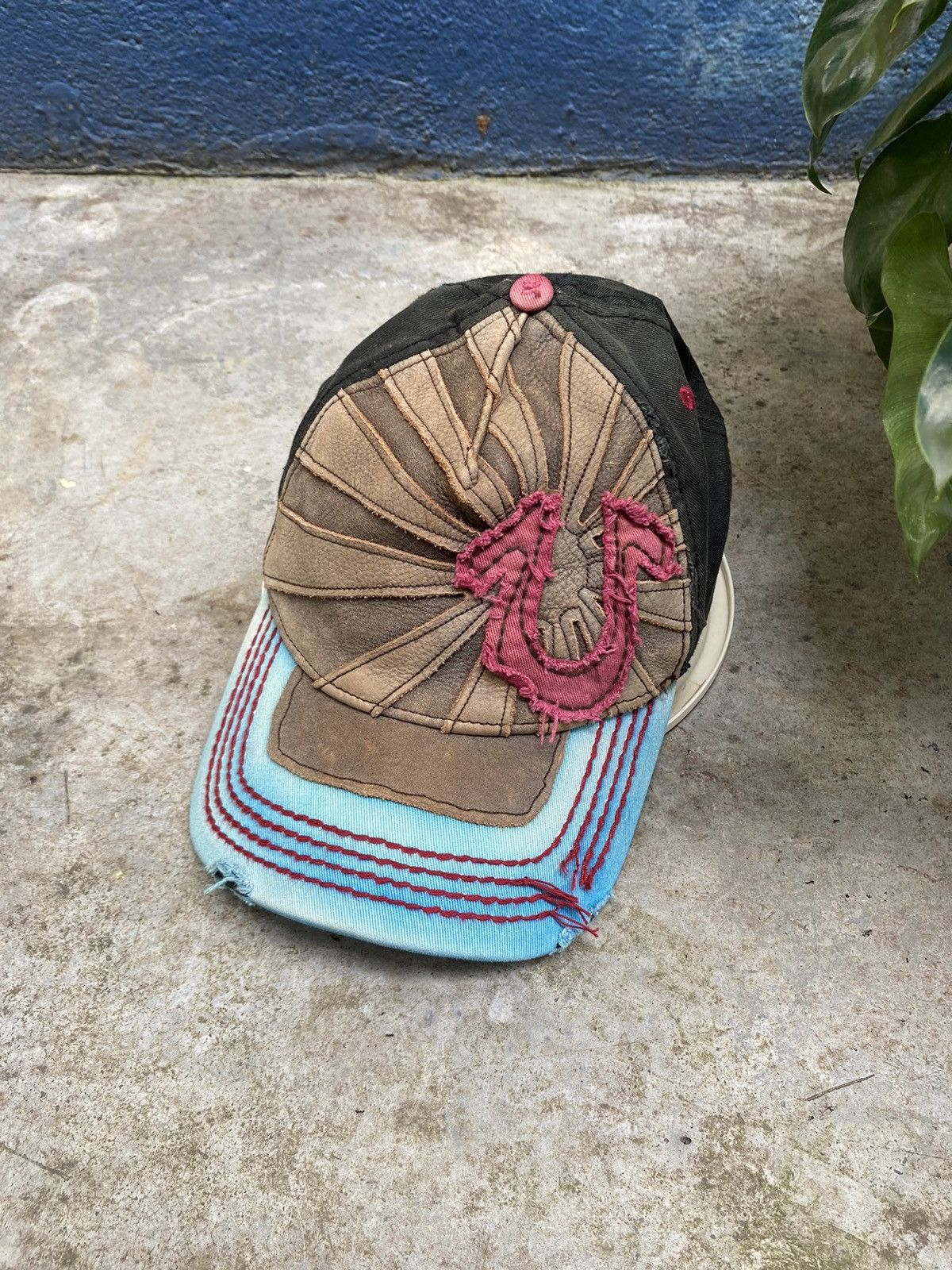 VTG LEATHER DISTRESSED DESTROYED CAP HAT TRUE RELIGION