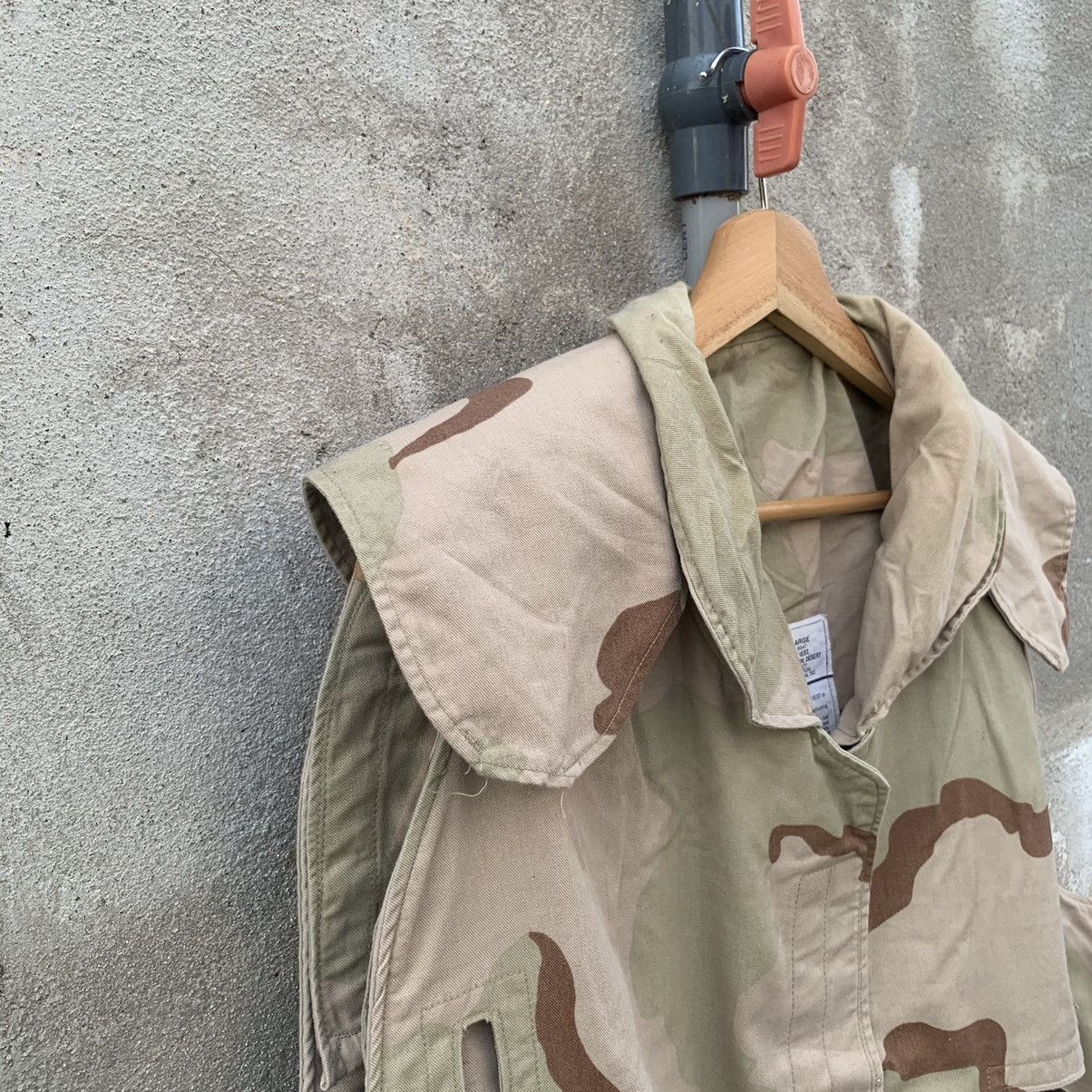 Hunter × Vintage Camouflage Dessert Hunting Tactical Vest Size US XL / EU 56 / 4 - 6 Thumbnail