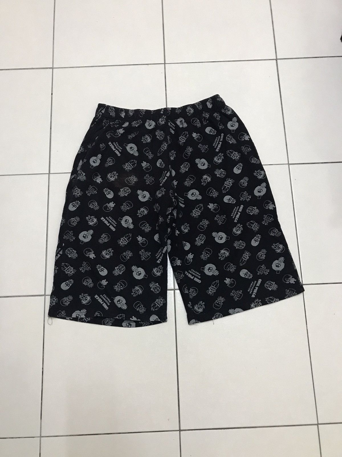 Anime × Japanese Brand × One Piece Vintage Anime One Piece Shorts Pants Full Print Size US 28 / EU 44 - 1 Thumbnail
