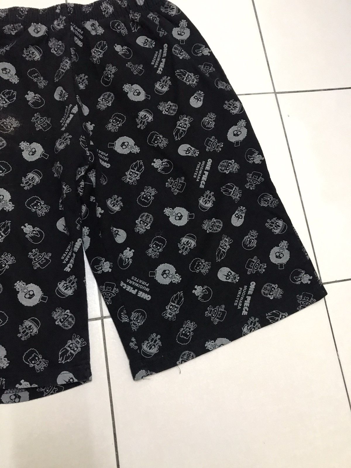 Anime × Japanese Brand × One Piece Vintage Anime One Piece Shorts Pants Full Print Size US 28 / EU 44 - 4 Thumbnail