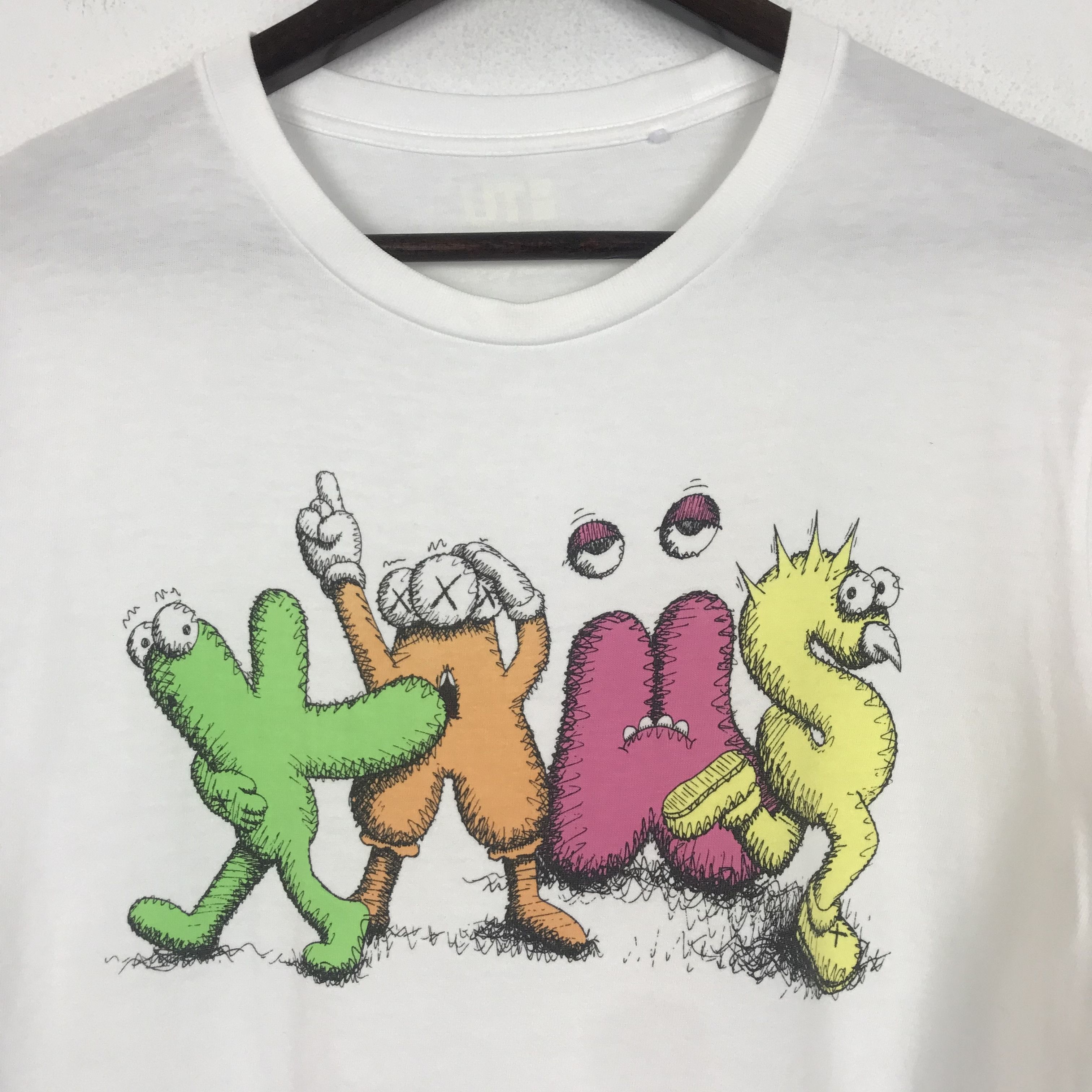 Kaws 💣OFFER 90’s Vtg KAWS x NIKE Shoes Design T-shirt Size US M / EU 48-50 / 2 - 2 Thumbnail