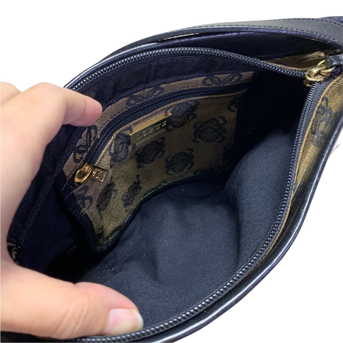 Designer × Loewe × Vintage Vintage Loewe Monogram Handbag Size ONE SIZE - 4 Thumbnail