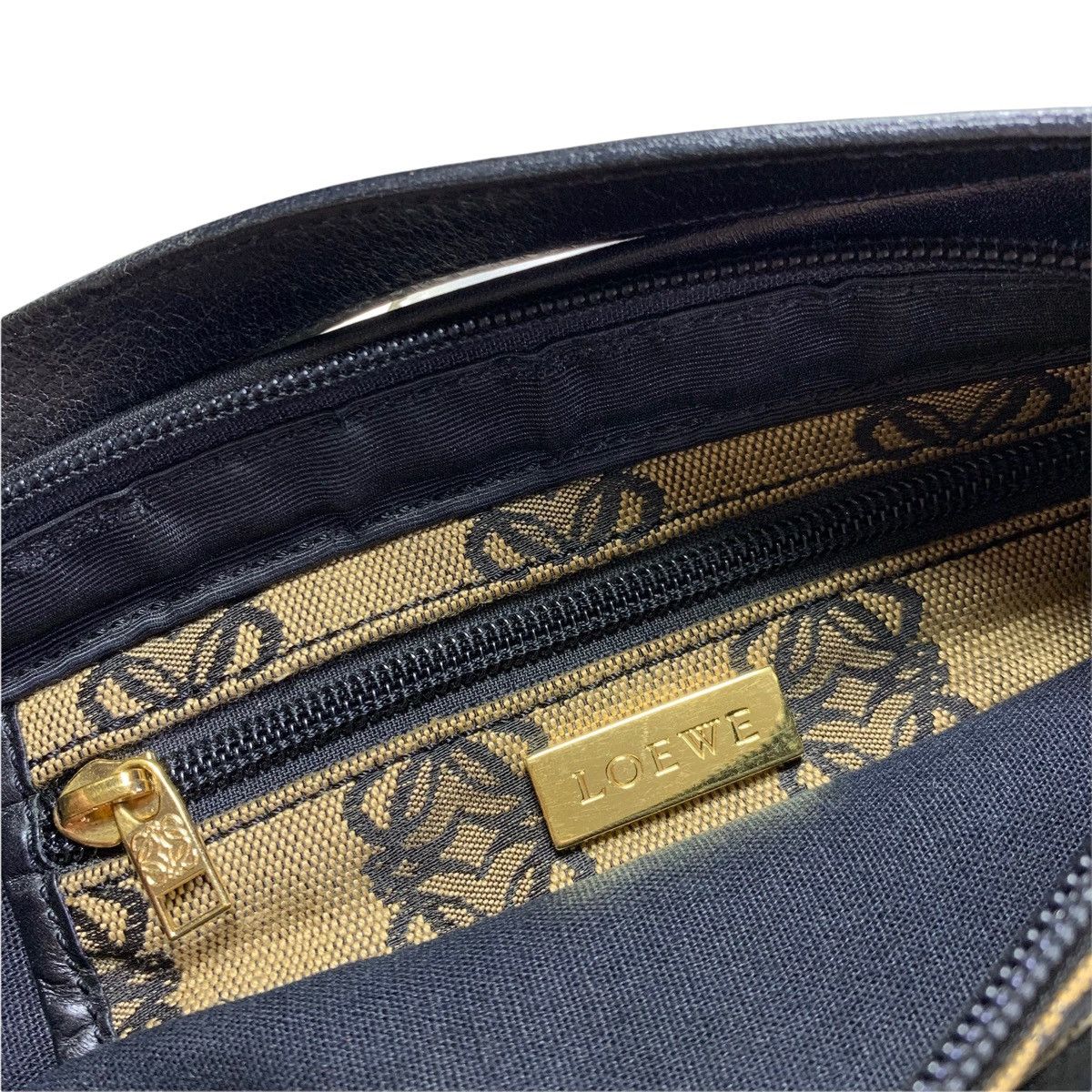 Designer × Loewe × Vintage Vintage Loewe Monogram Handbag Size ONE SIZE - 5 Thumbnail