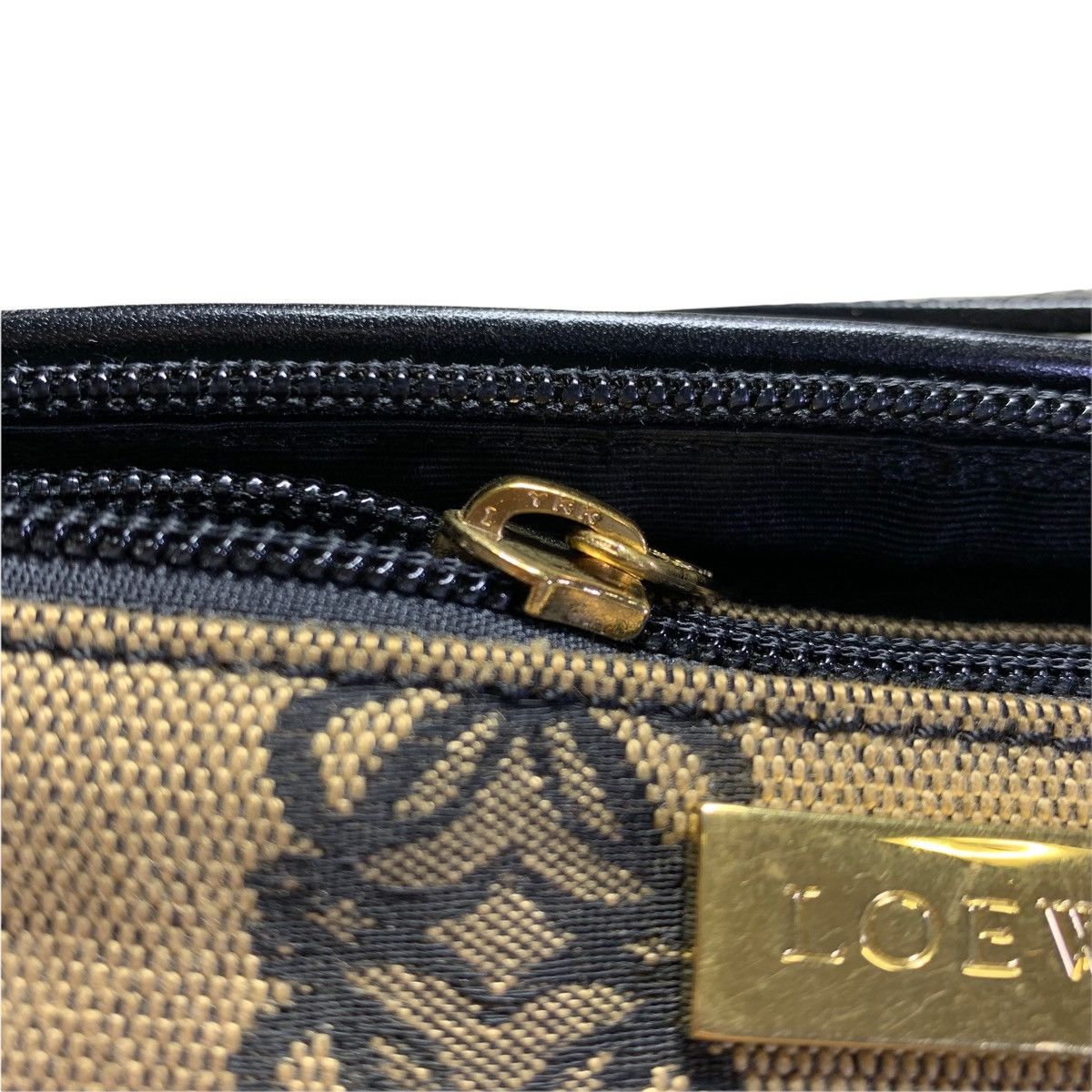 Designer × Loewe × Vintage Vintage Loewe Monogram Handbag Size ONE SIZE - 3 Thumbnail