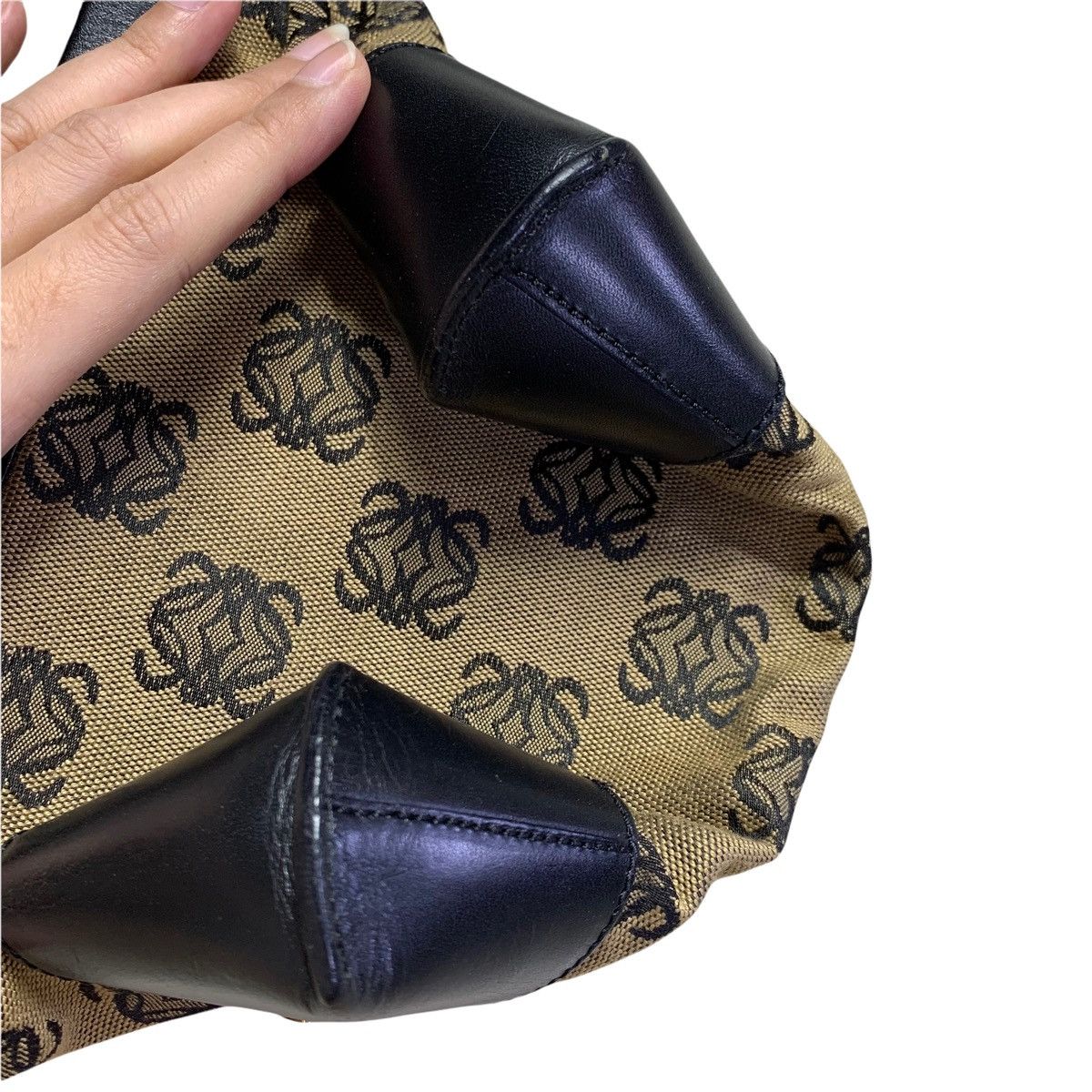 Designer × Loewe × Vintage Vintage Loewe Monogram Handbag Size ONE SIZE - 10 Thumbnail
