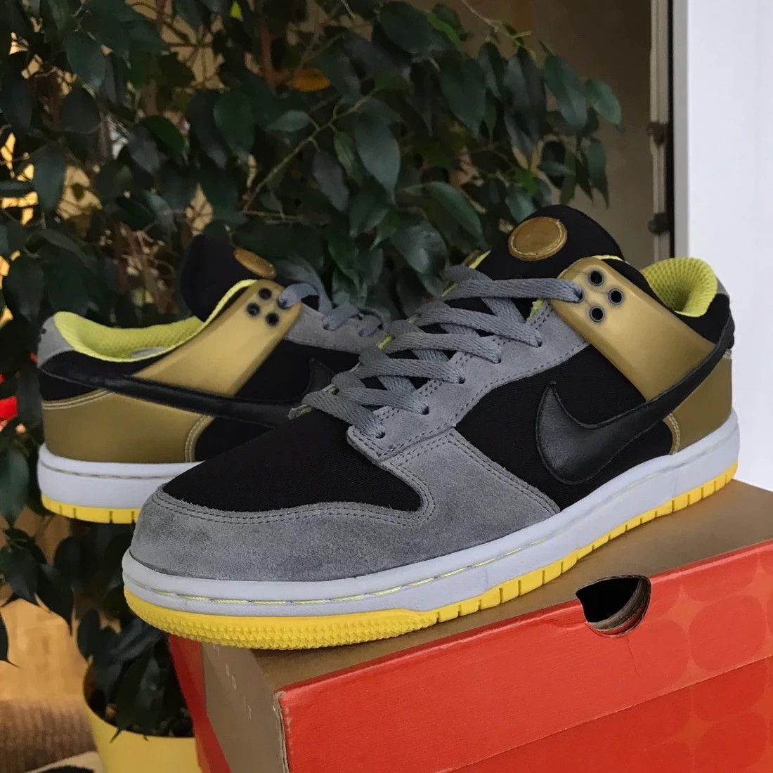 Nike Air Zoom Dunkesto Black | Sonic Yellow Travis SB Dunk High Size US 8.5 / EU 41-42 - 2 Thumbnail
