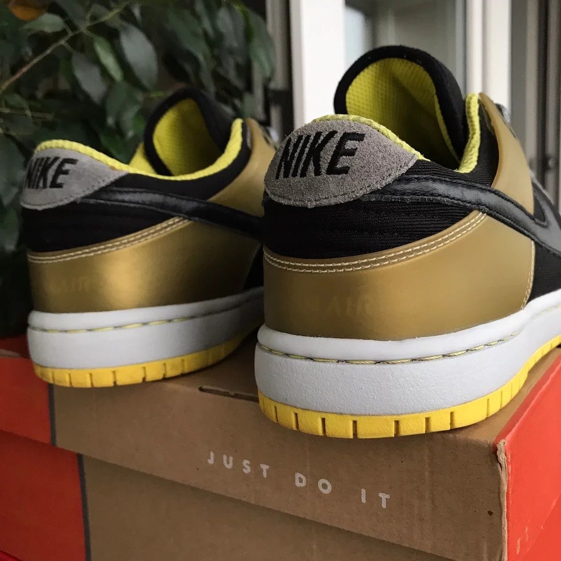 Nike Air Zoom Dunkesto Black | Sonic Yellow Travis SB Dunk High Size US 8.5 / EU 41-42 - 8 Thumbnail