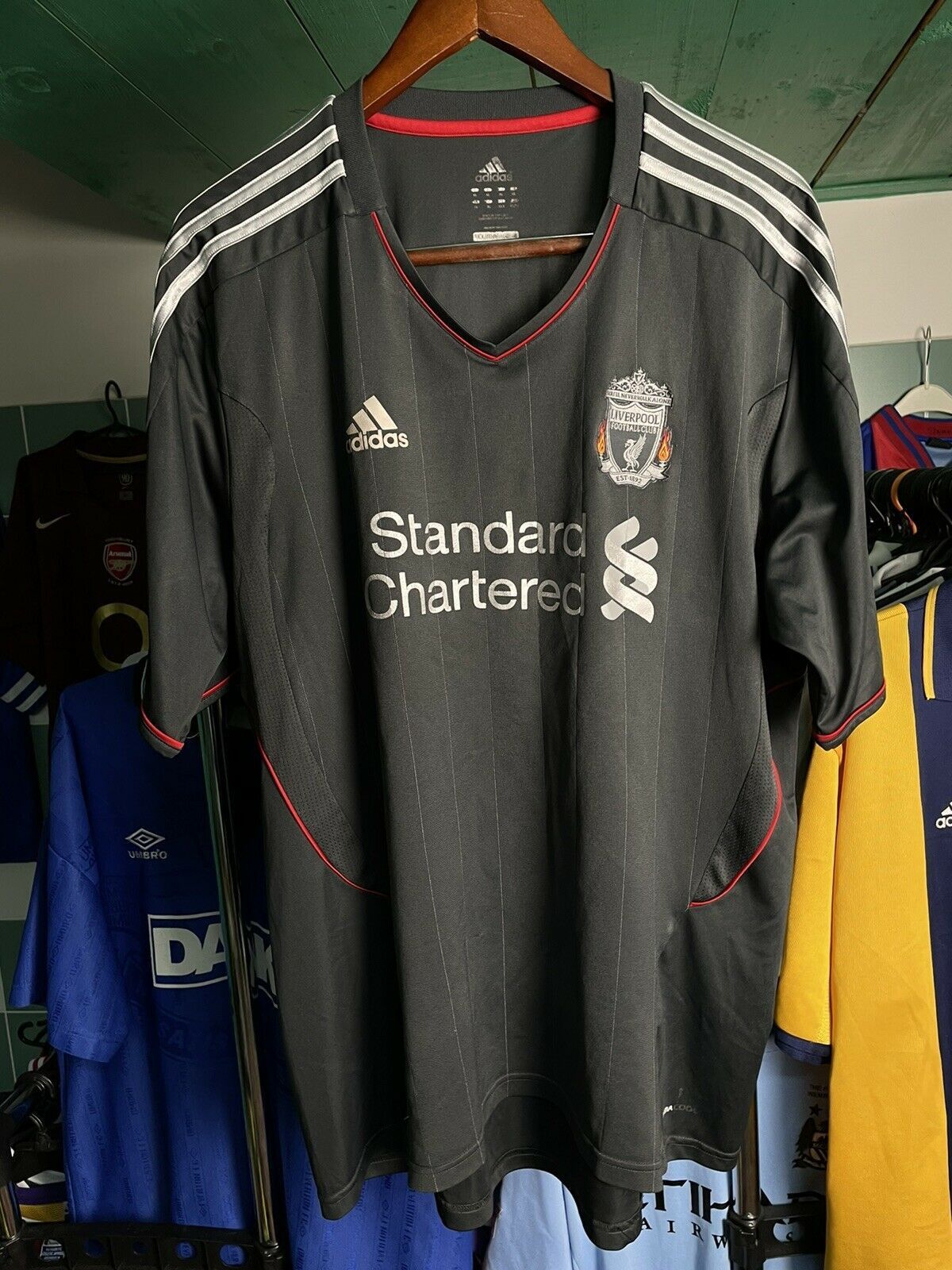 Liverpool black hot sale adidas kit