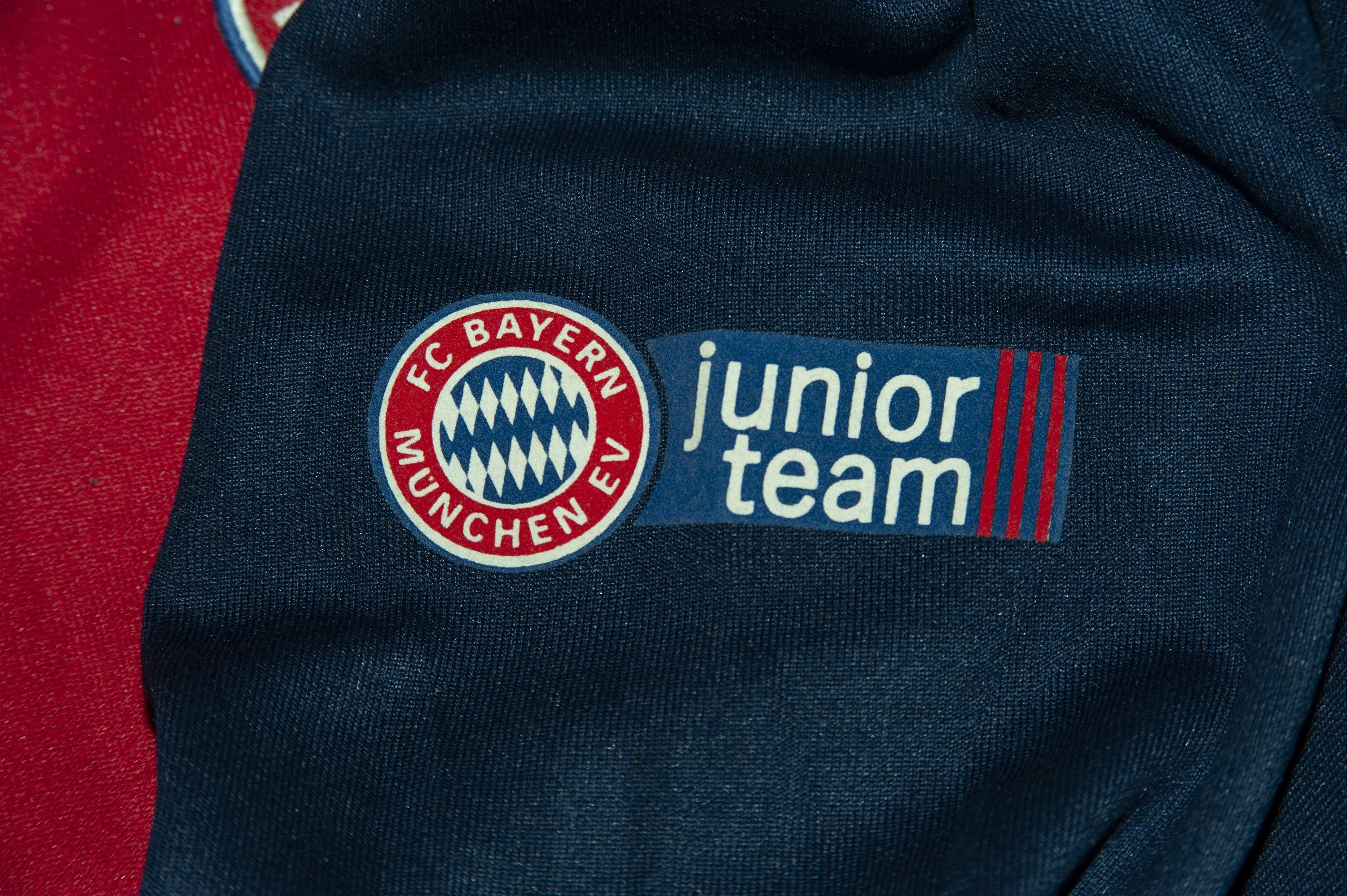 Adidas Vintage FC Bayern Munchen Junior Team Tracksuit Jacket Size US M / EU 48-50 / 2 - 7 Thumbnail