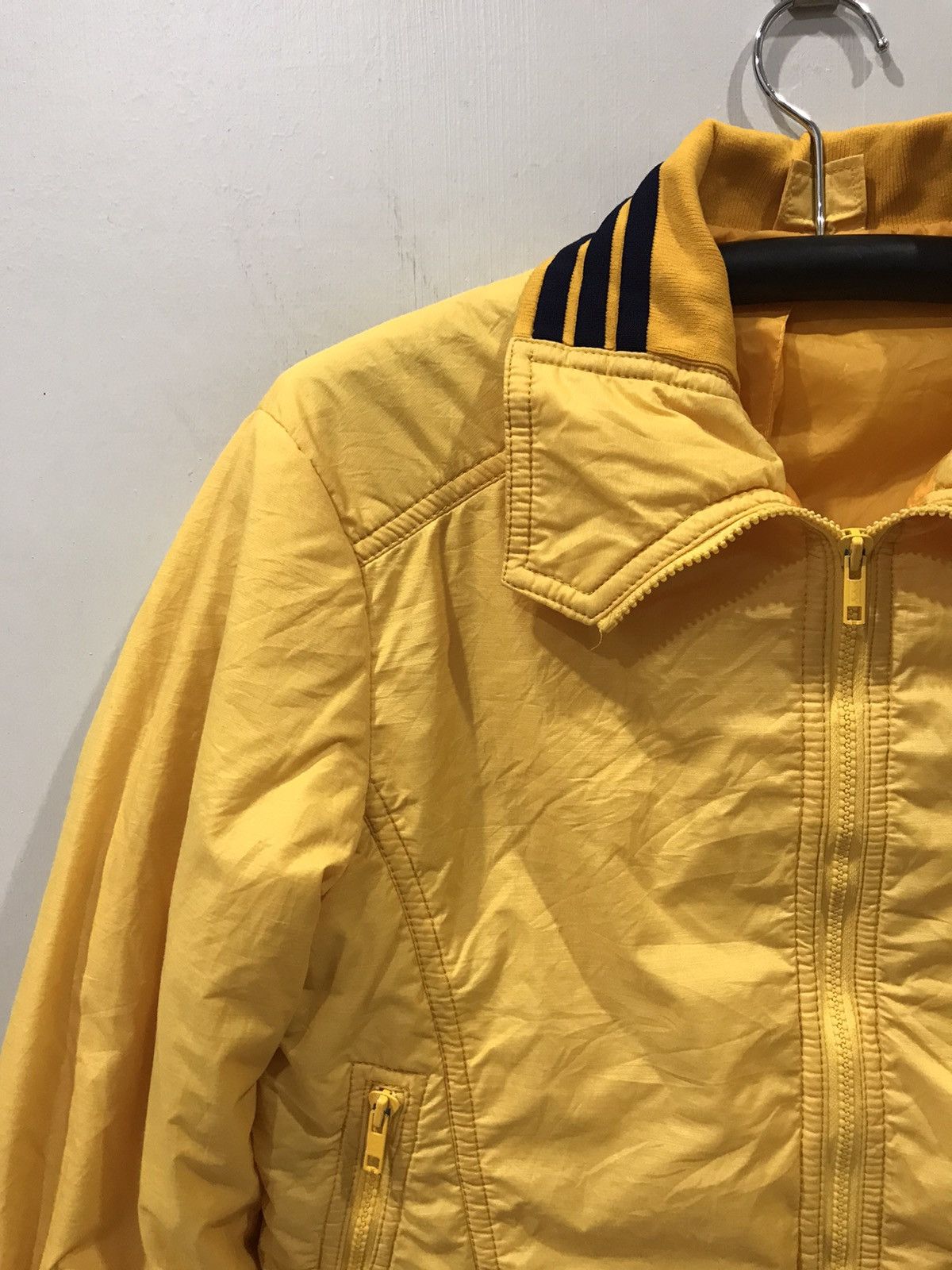 Adidas × Vintage Vintage adidas Japan Very Rare Design Light Jacket Size US M / EU 48-50 / 2 - 4 Thumbnail
