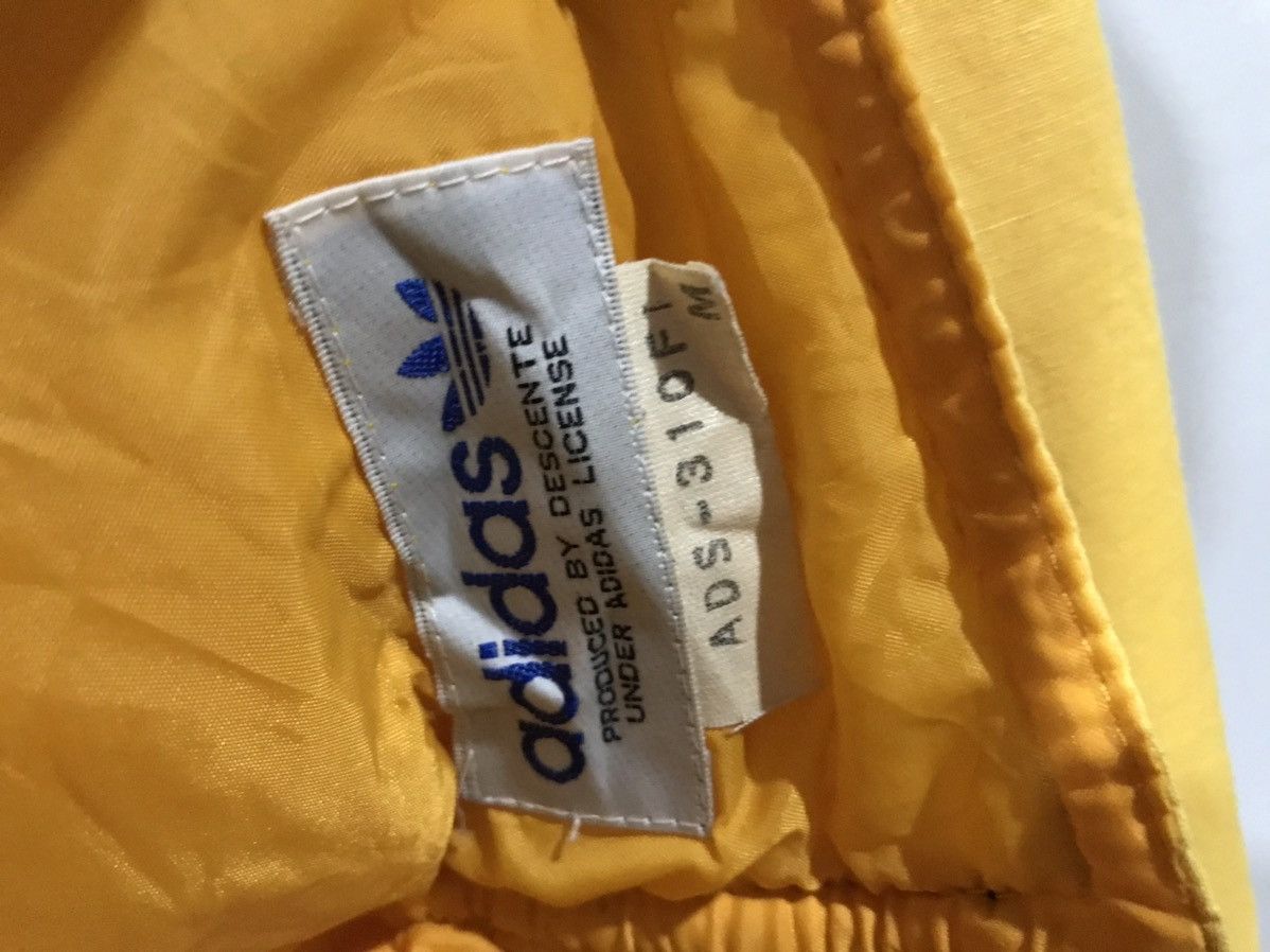Adidas × Vintage Vintage adidas Japan Very Rare Design Light Jacket Size US M / EU 48-50 / 2 - 9 Thumbnail
