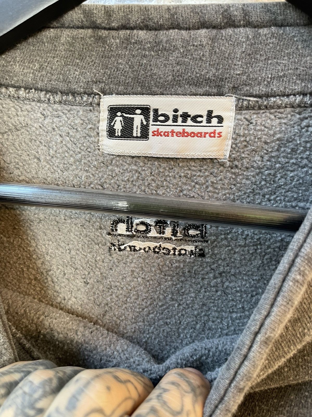 Vintage 90s BITCH SKATEBOARD Sun Faded Sweater Hoodie Baggy Size US L / EU 52-54 / 3 - 4 Thumbnail
