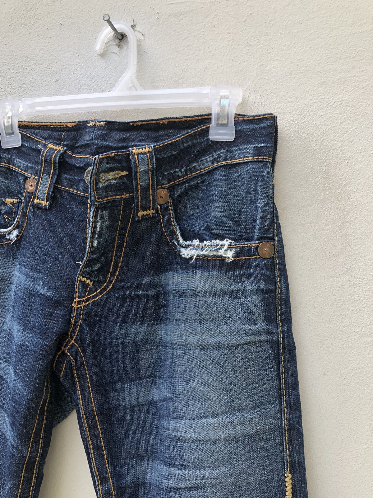 True Religion Vintage 2000s True Religion Usa Rips Distressed Denim Jeans Size US 29 - 13 Thumbnail