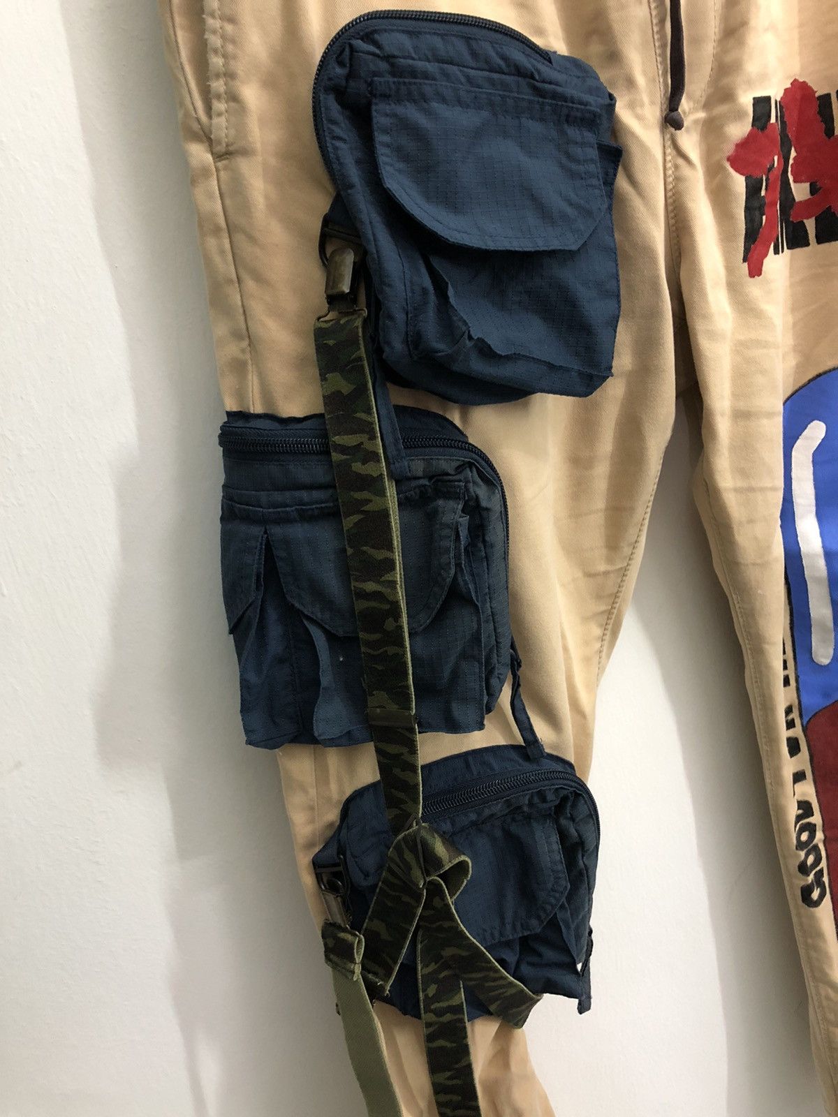 American Eagle Outfitters rare sweatpants custom pocket and paint akira pill Size US 34 / EU 50 - 5 Thumbnail