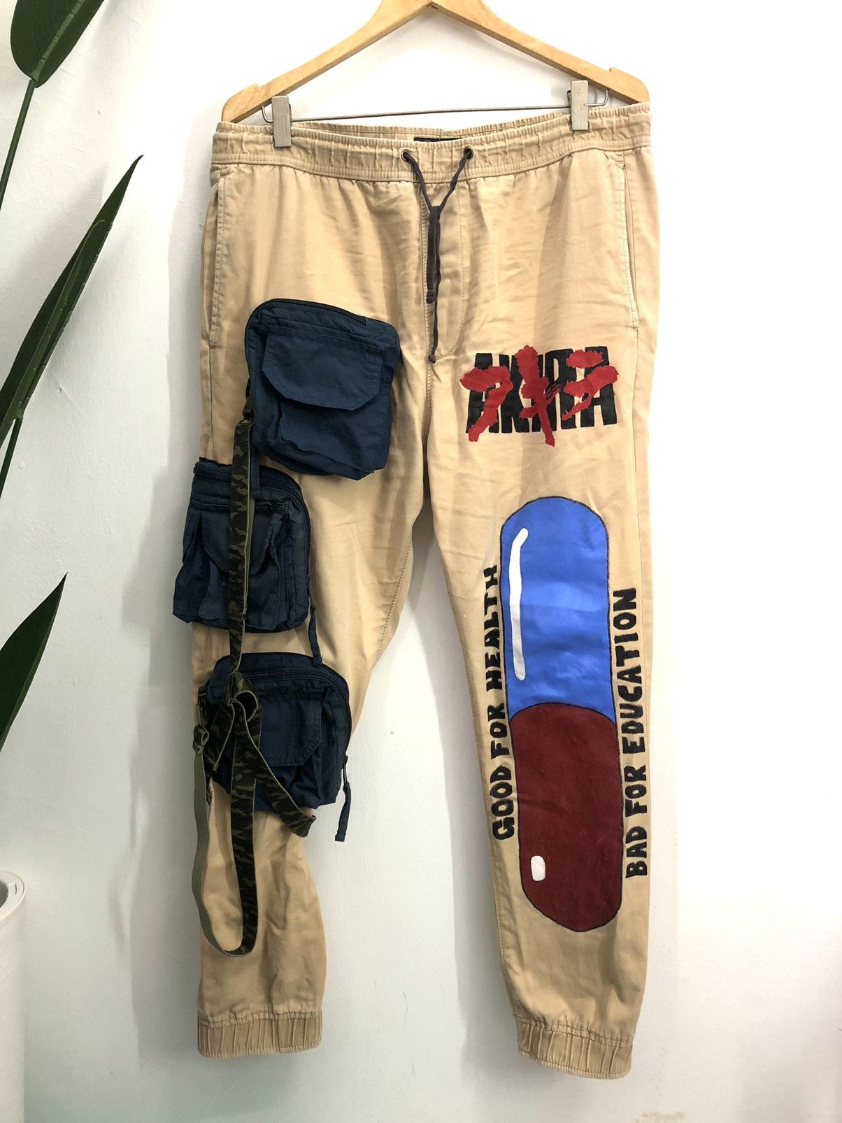 American Eagle Outfitters rare sweatpants custom pocket and paint akira pill Size US 34 / EU 50 - 1 Thumbnail