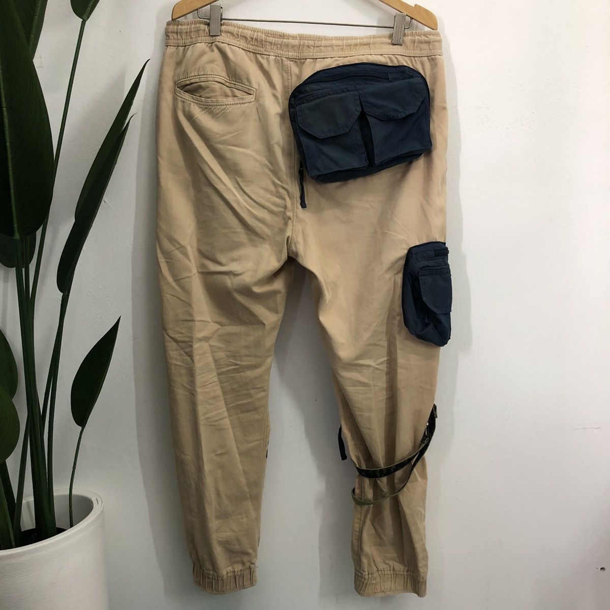 American Eagle Outfitters rare sweatpants custom pocket and paint akira pill Size US 34 / EU 50 - 9 Thumbnail