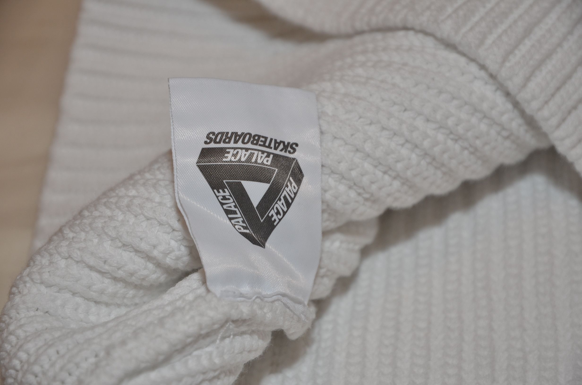 Palace PALACE R-Knit White Sweatshirt FW19 Size L | Grailed