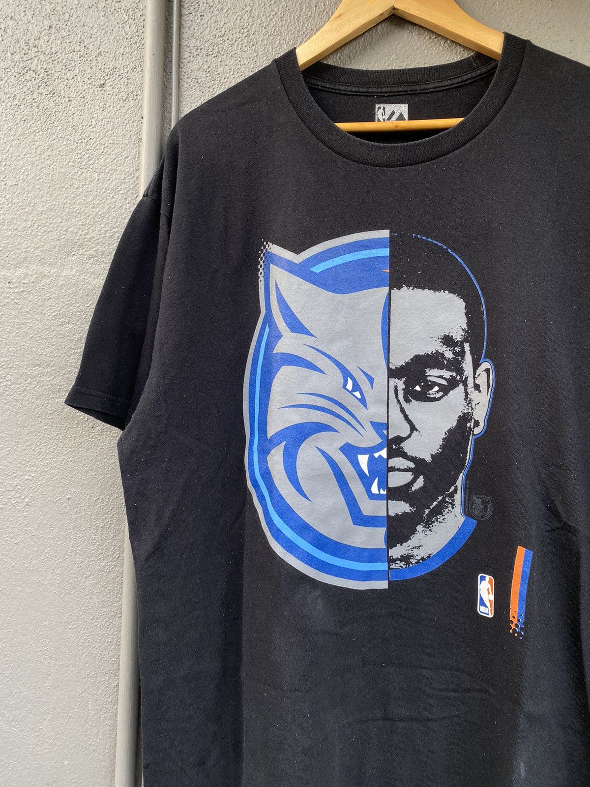 NBA Charlotte Bobcats T-shirt Size XL