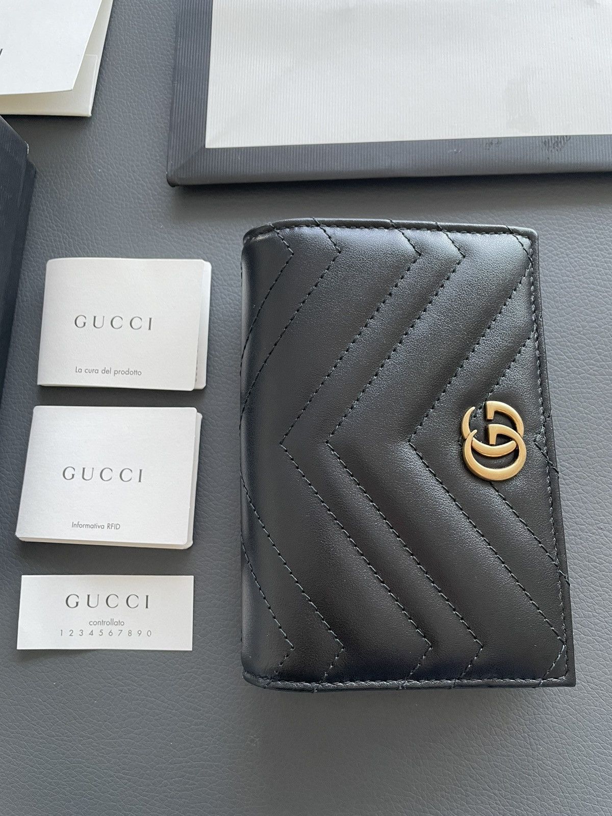 Gucci Brand NEW Iconic Classic Gucci Passport Wallet Size ONE SIZE - 2 Thumbnail