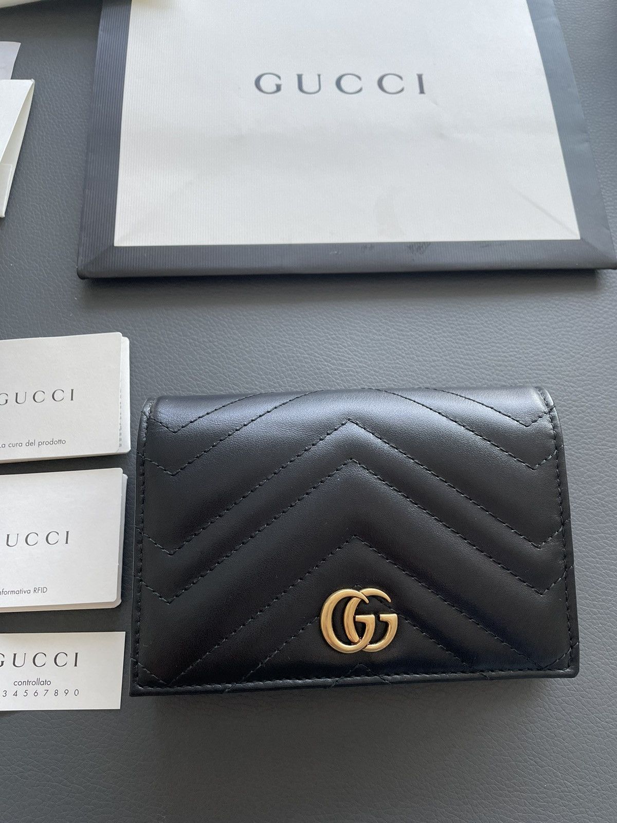 Gucci Brand NEW Iconic Classic Gucci Passport Wallet Size ONE SIZE - 1 Thumbnail