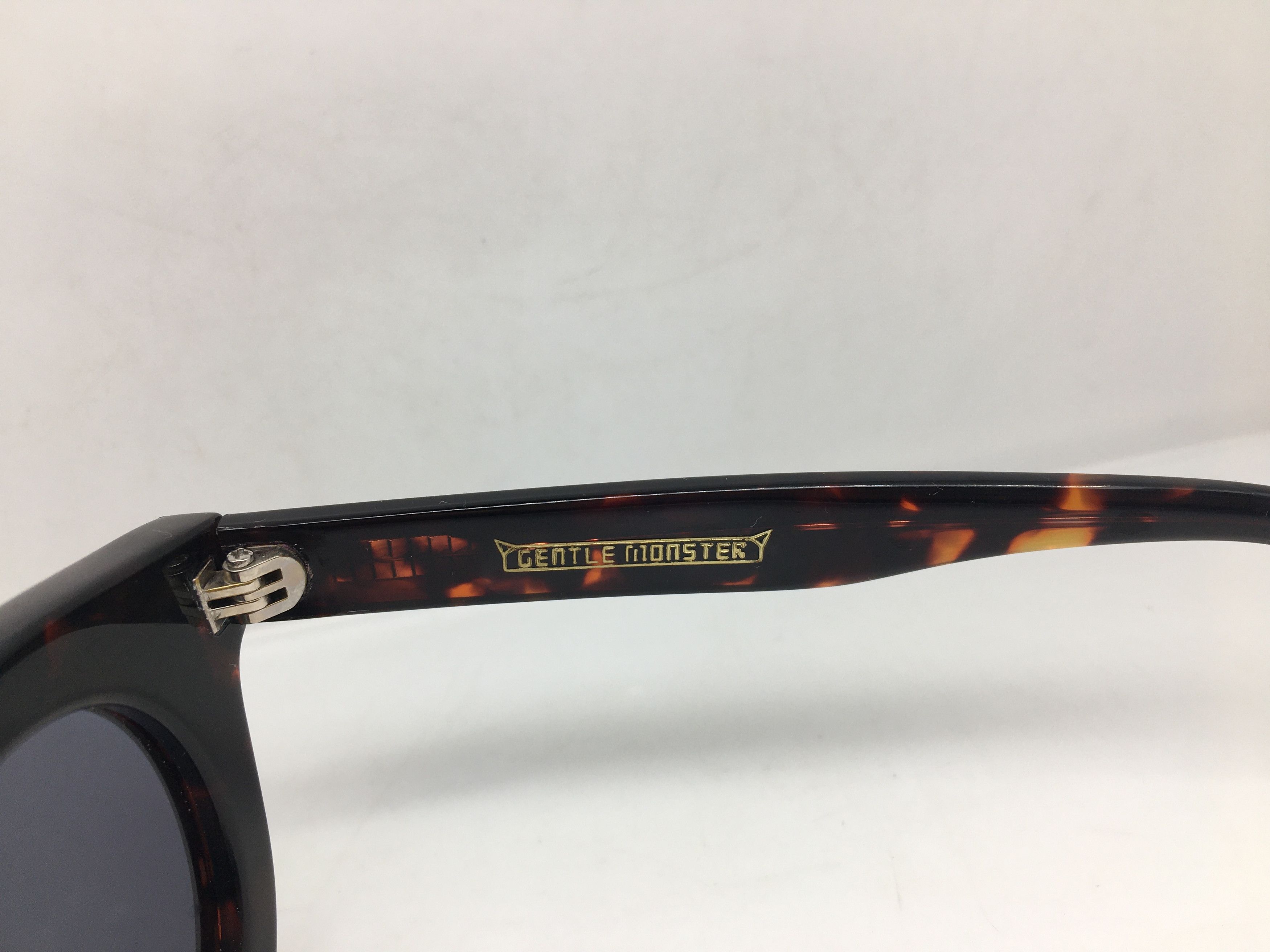 Gentle Monster Gentle Monster T.Button Keyhole Bridge Sunglasses Frame Size ONE SIZE - 4 Thumbnail