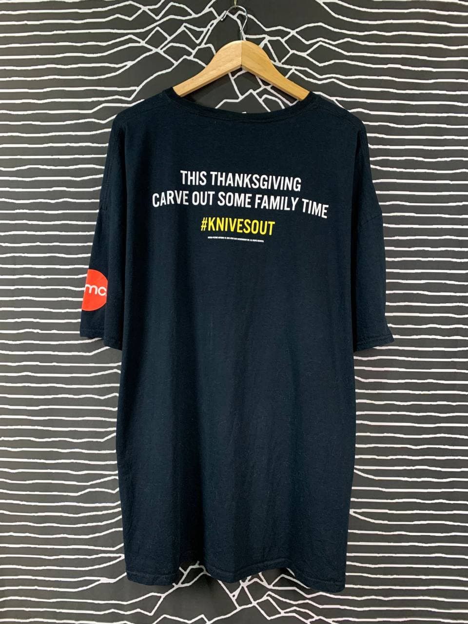 Vintage Knives Out Mystery Film Daniel Craig Chris Evans Movie Tee Size US XXL / EU 58 / 5 - 2 Thumbnail