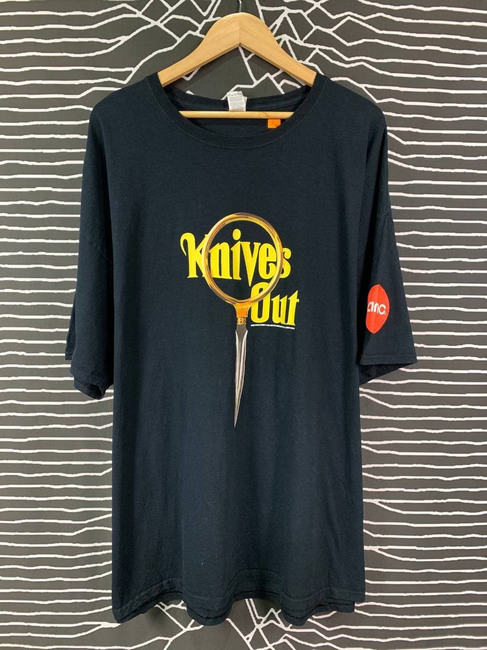 Vintage Knives Out Mystery Film Daniel Craig Chris Evans Movie Tee Size US XXL / EU 58 / 5 - 3 Thumbnail