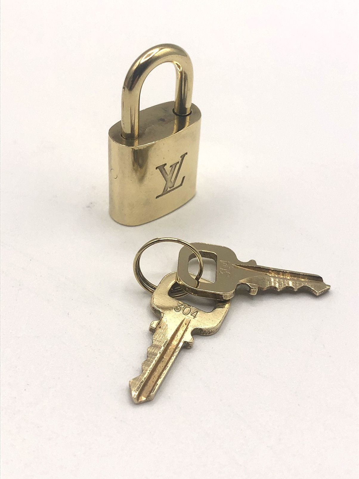 Louis Vuitton 🔥🔥Lv Padlock Key🔥🔥 Size ONE SIZE - 4 Thumbnail