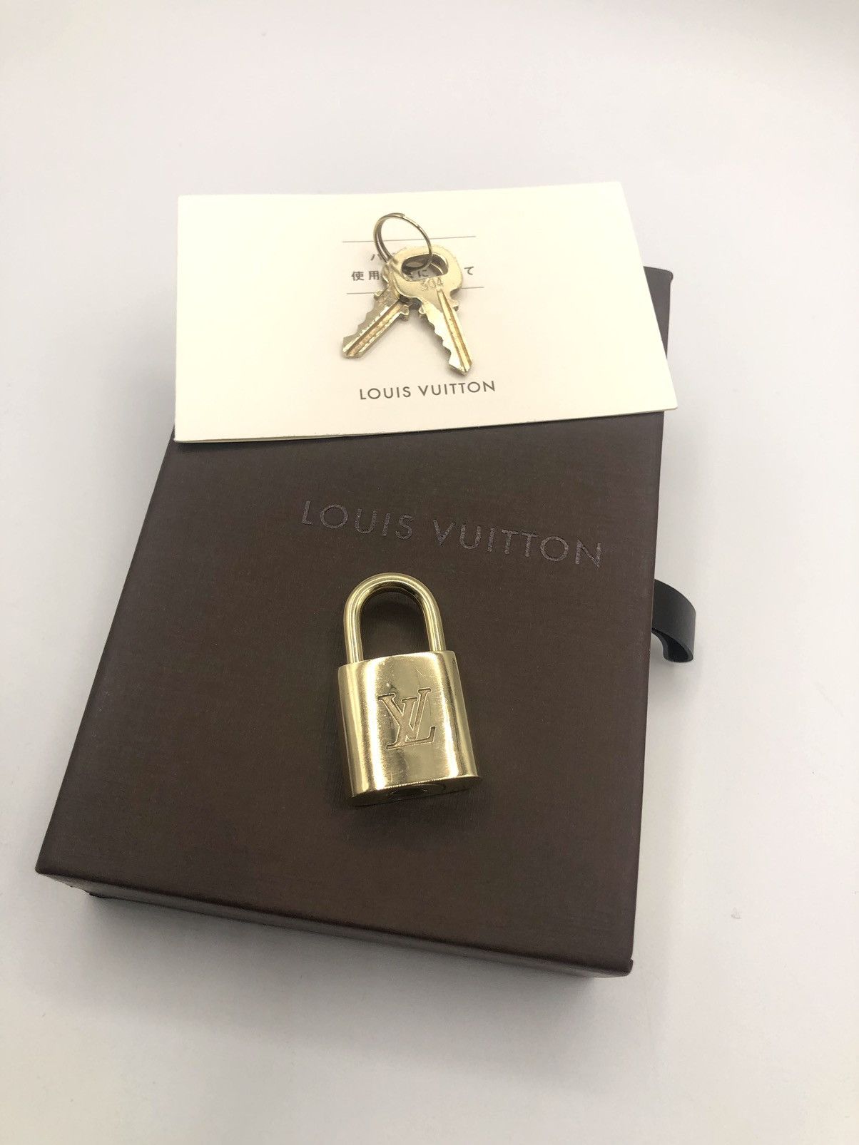 Louis Vuitton 🔥🔥Lv Padlock Key🔥🔥 Size ONE SIZE - 2 Thumbnail