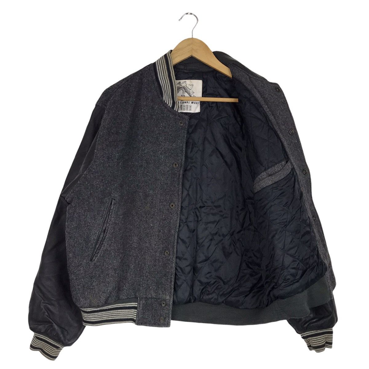 Vintage Vintage 90s Saurus Spell Out Embroidery Varsity Jacket Size US L / EU 52-54 / 3 - 6 Thumbnail