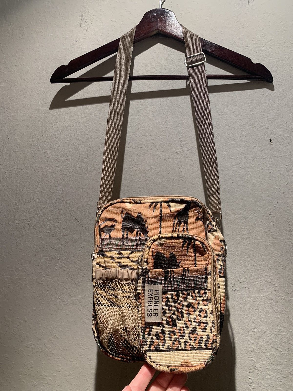 Vintage RARE* Vintage Pioneer Express African Tapestry Crossbody Bag Size ONE SIZE - 1 Thumbnail