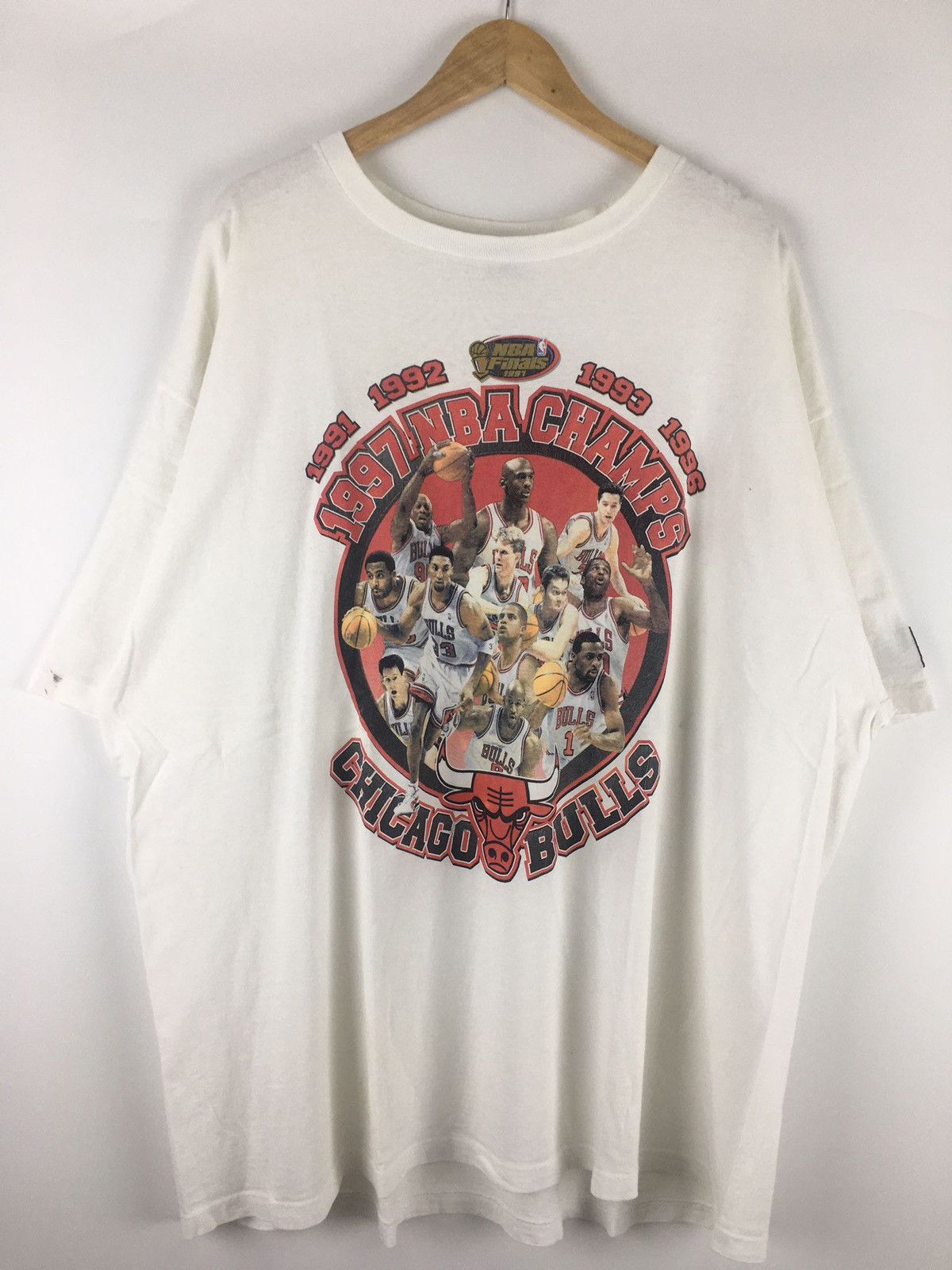 Vintage Chicago Bulls 1998 Champion NBA team T-shirt size XL