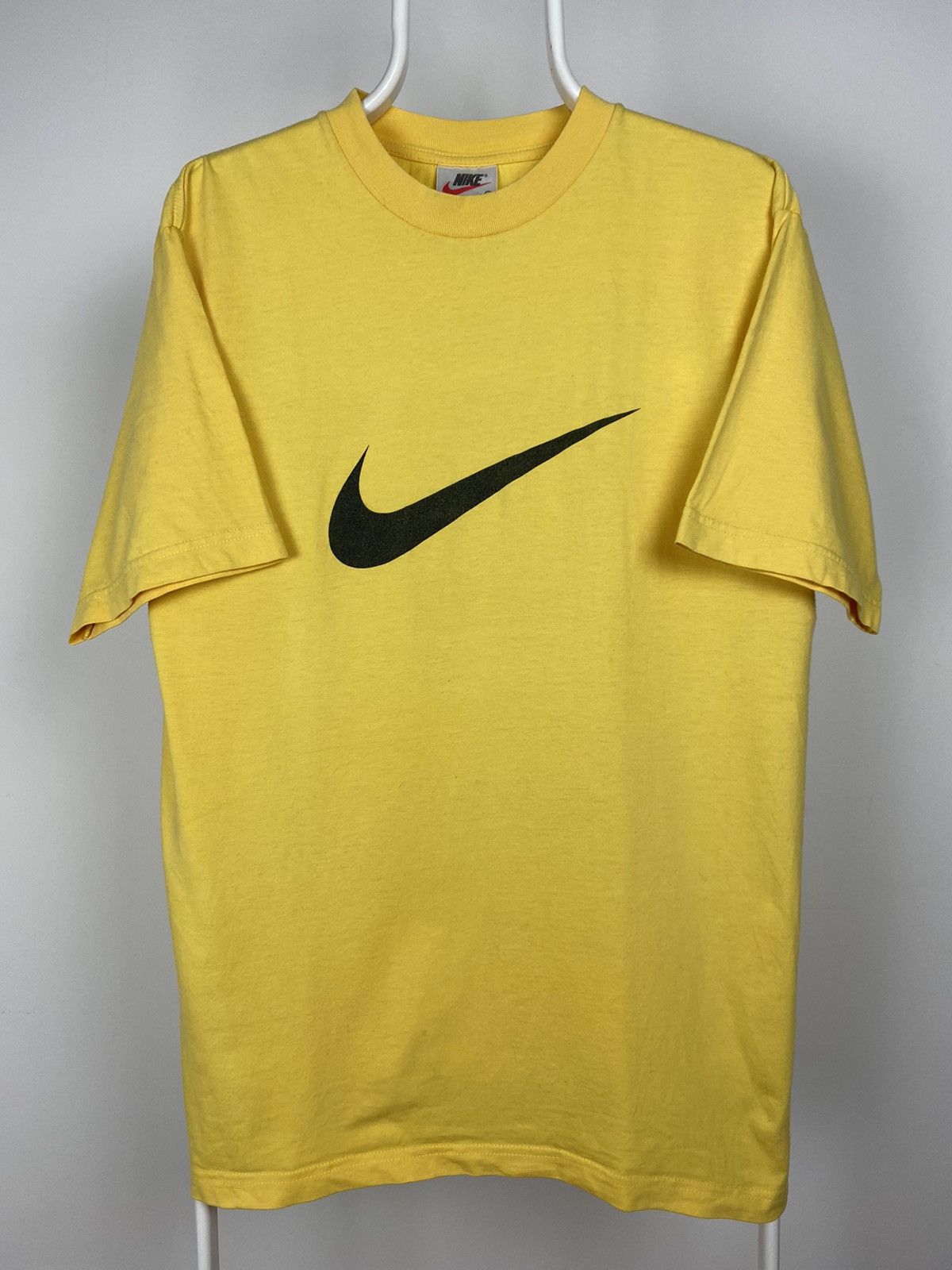 Nike 90s Nike vintage yellow big swoosh T-shirt Size US M / EU 48-50 / 2 - 1 Thumbnail