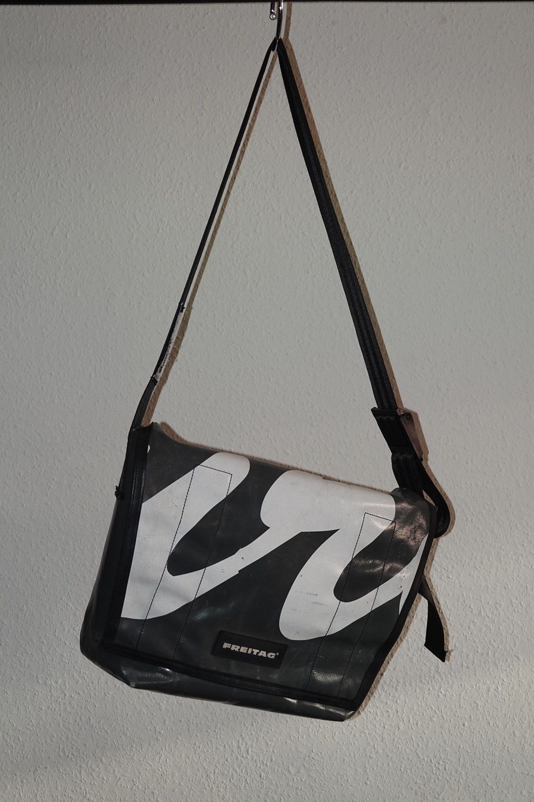 【きれいめファッション51選】上品さと清潔感をキープし Freitag Freitag F12 DRAGNET messenger classic M | Grailed バッグ