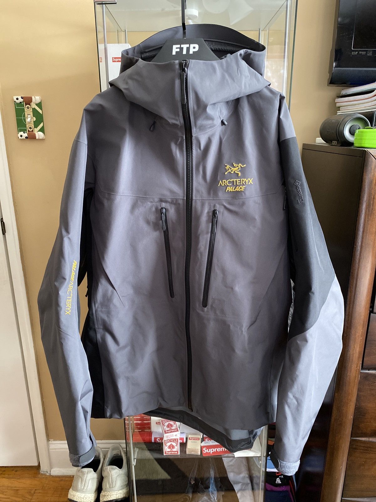 PALACE Arc'teryx Alpha SV Gray