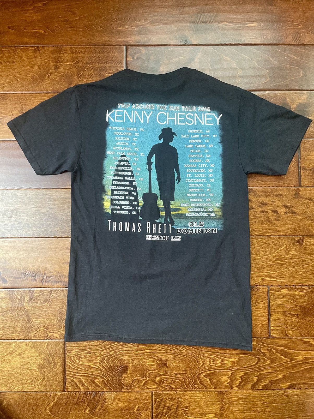 Band Tees Kenny Chesney TRIP AROUND THE SUN Official Tour Dates T 2018 Size US M / EU 48-50 / 2 - 2 Thumbnail