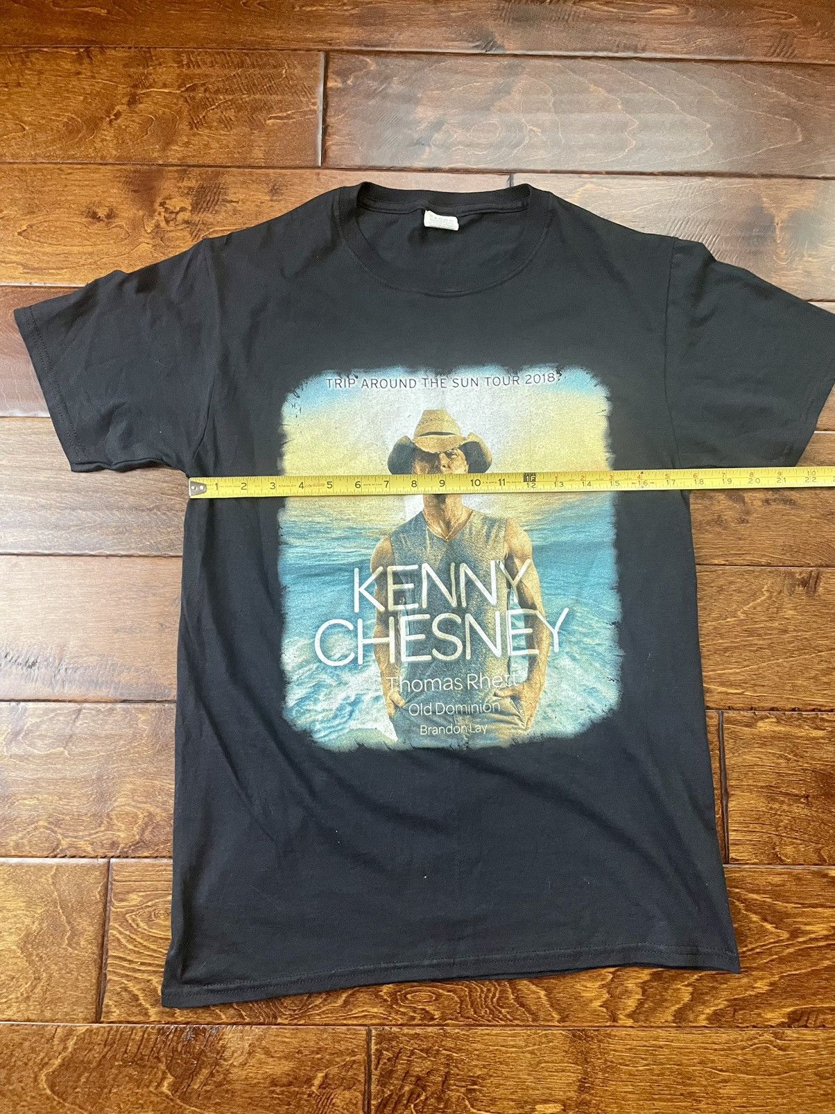 Band Tees Kenny Chesney TRIP AROUND THE SUN Official Tour Dates T 2018 Size US M / EU 48-50 / 2 - 6 Thumbnail