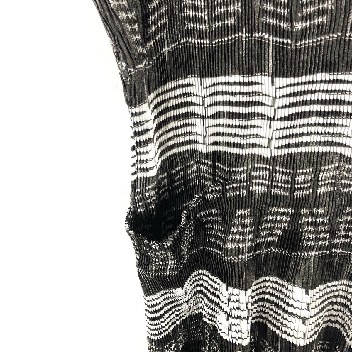 Pleats Please Issey Miyake RARE🔥1980s Issey Miyake Pleats Please Aztec Apron Size S / US 4 / IT 40 - 7 Thumbnail