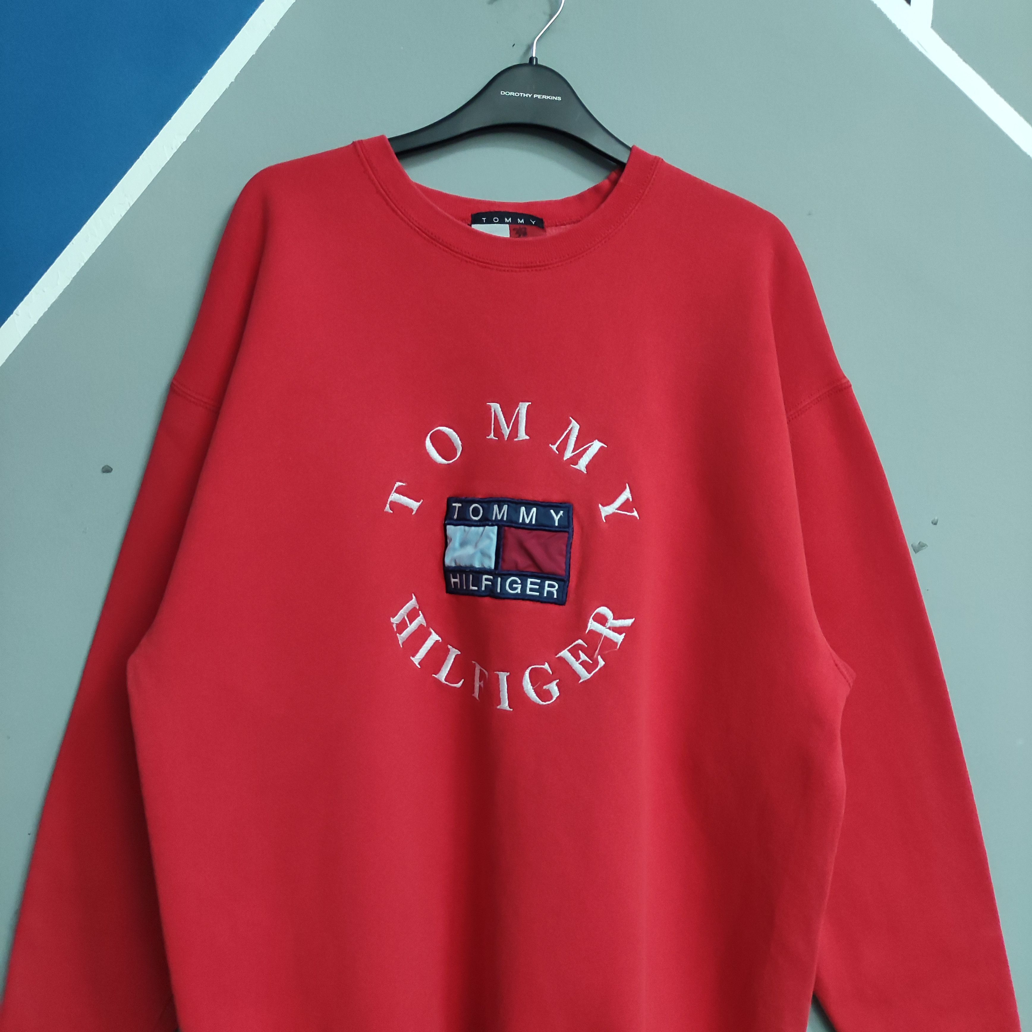 Tommy Hilfiger × Vintage Vintage Tommy Hilfiger Embroidered Big Logo Sweatshirt Size US XL / EU 56 / 4 - 5 Thumbnail