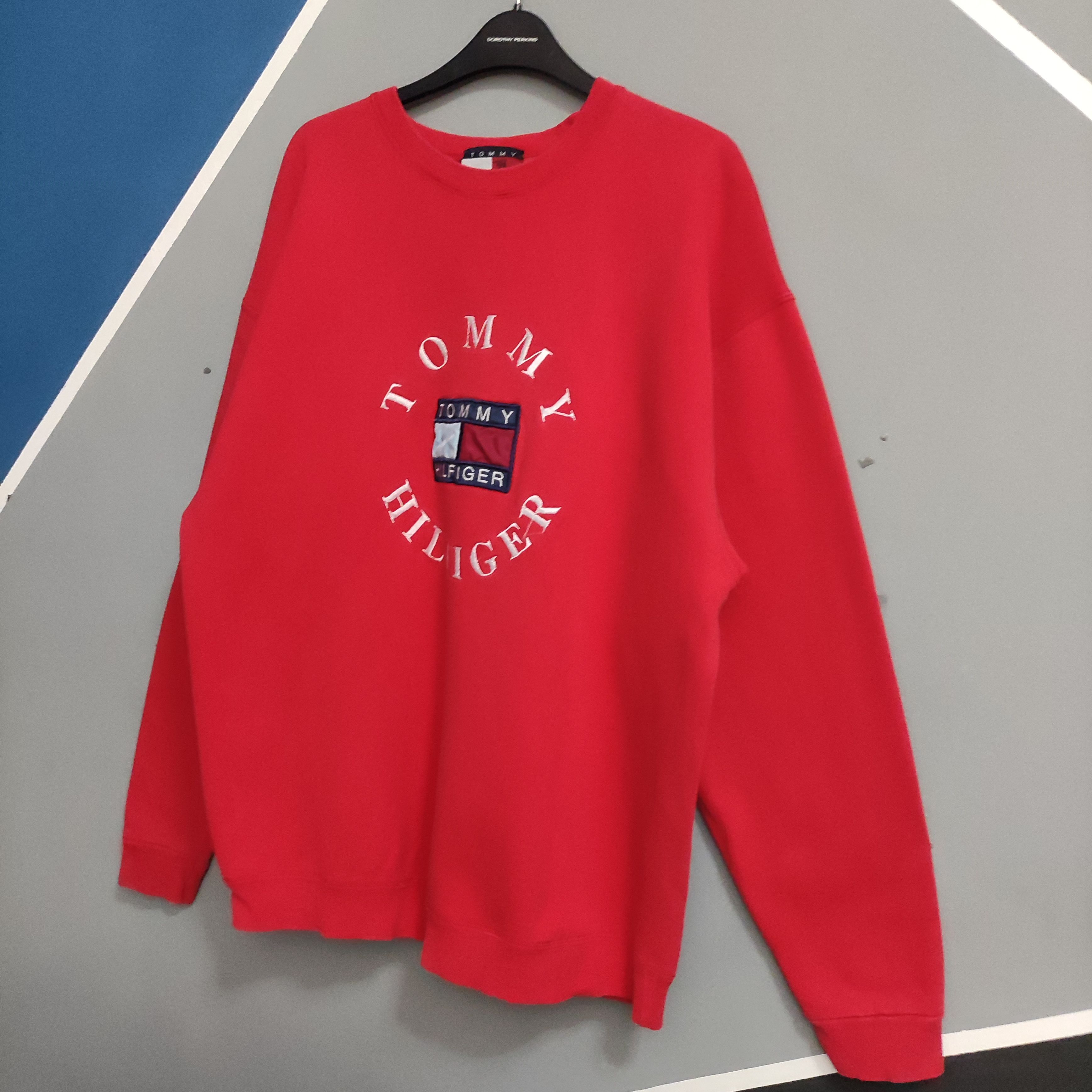 Tommy Hilfiger × Vintage Vintage Tommy Hilfiger Embroidered Big Logo Sweatshirt Size US XL / EU 56 / 4 - 6 Thumbnail